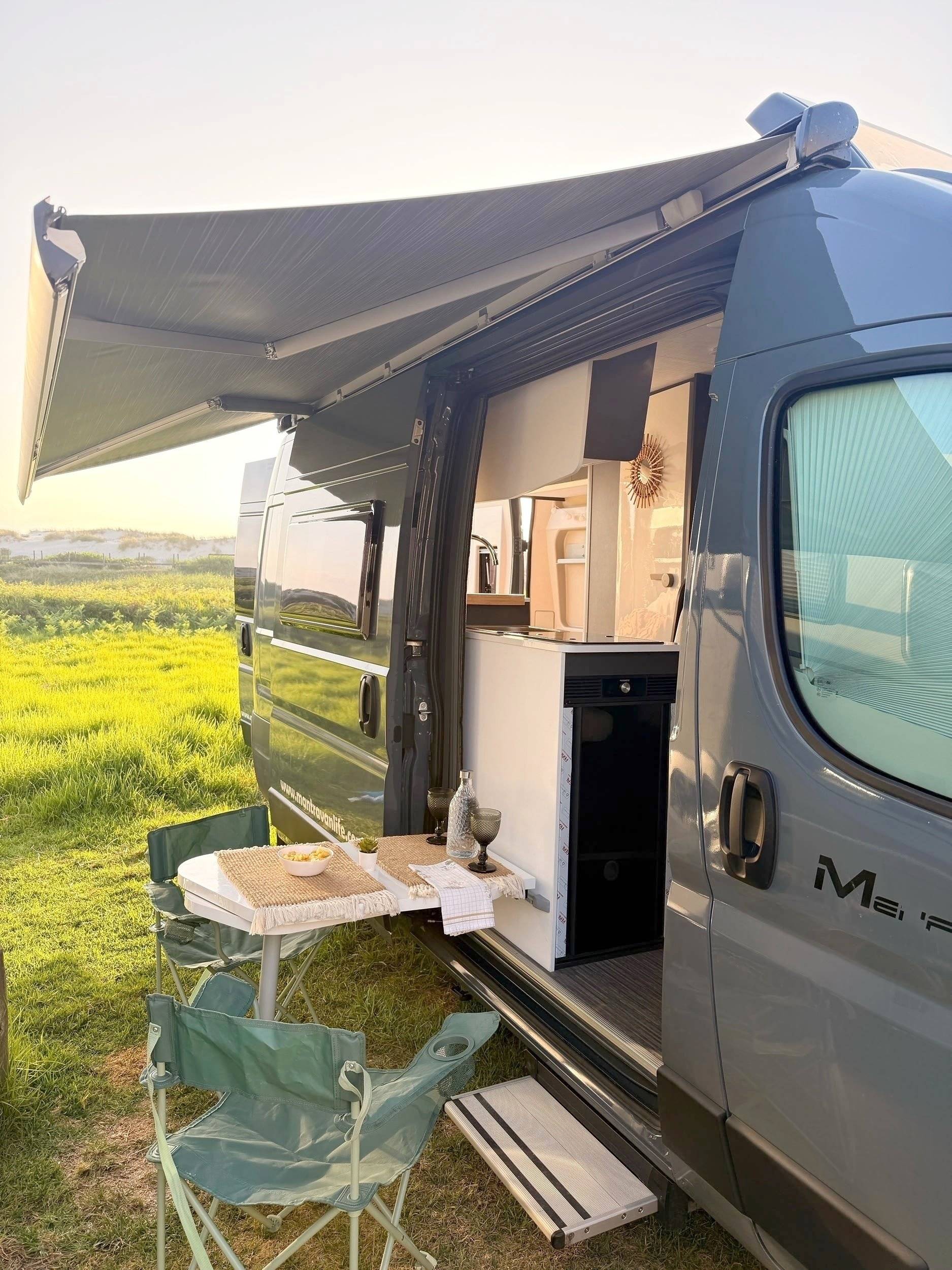 Vue avant de 3/4 Fiat Fiat Ducato, 2.3 l 140 Multijet, Euro 6d-Temp - Yescapa