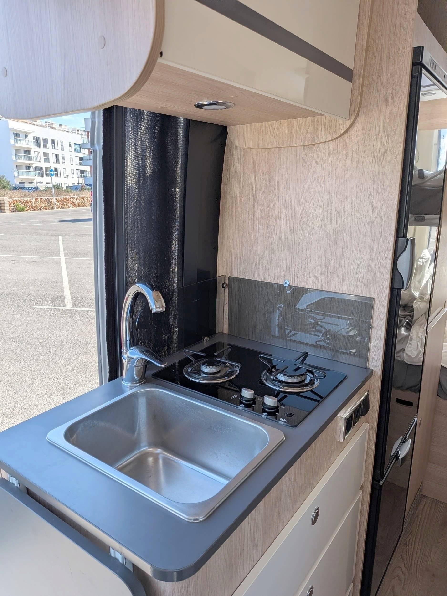 Angolo cucina Citroën JUMPER 2.2 BLUEHDI 140 - Yescapa