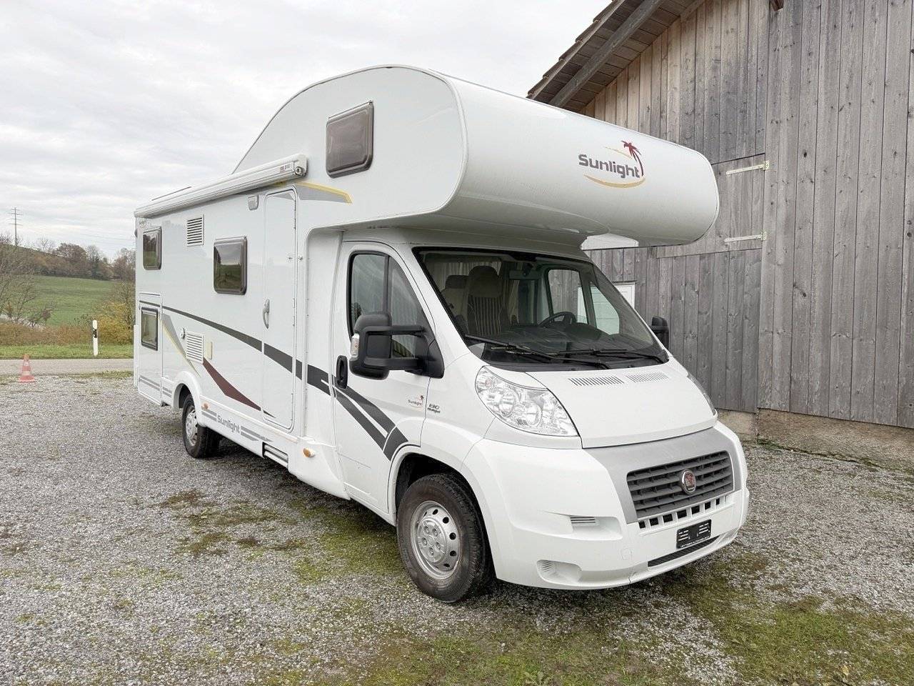 schräge Vorderansicht Fiat Fiat Ducato - Yescapa