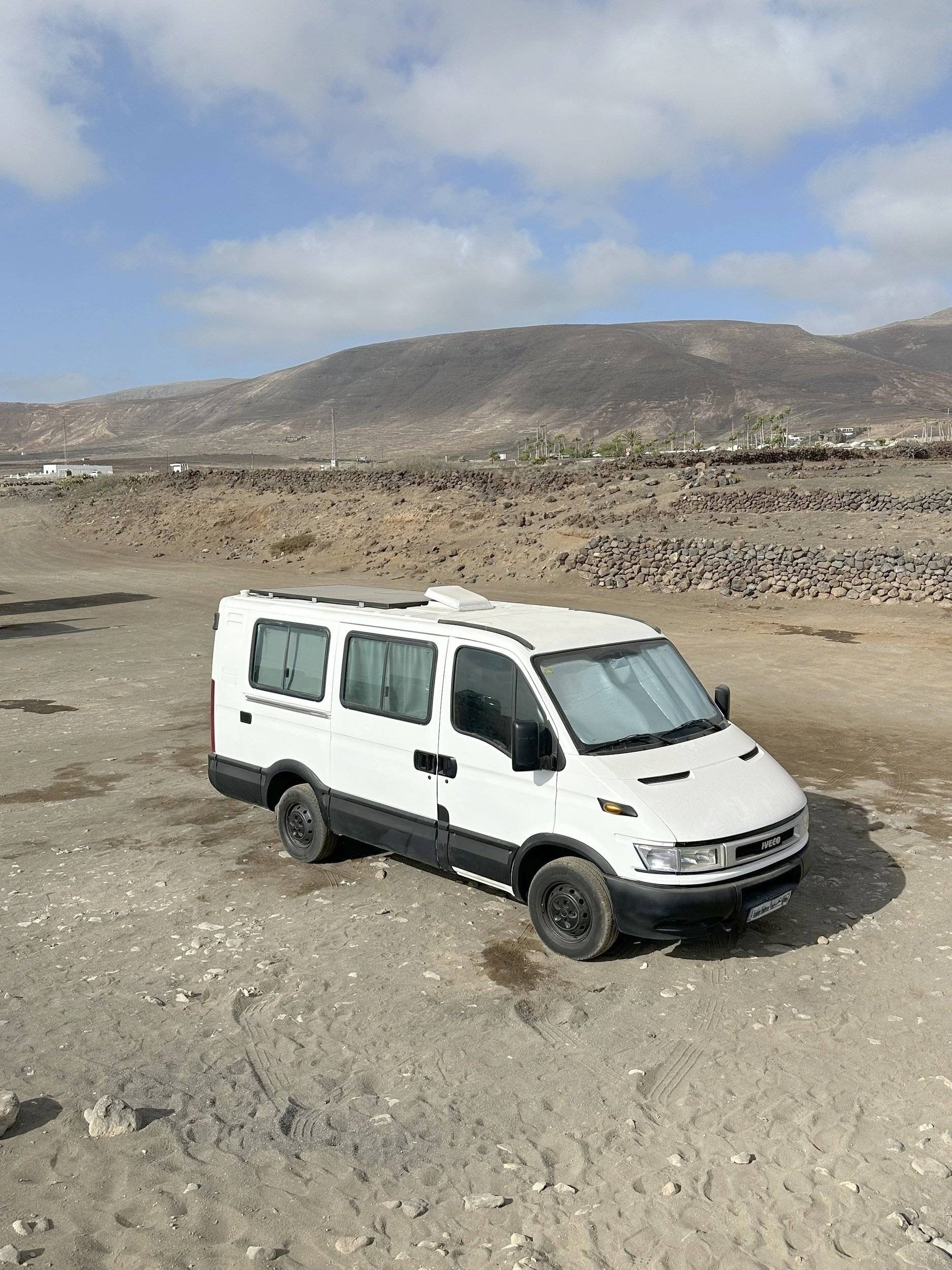 Front view from 3/4 Iveco Daily - Yescapa