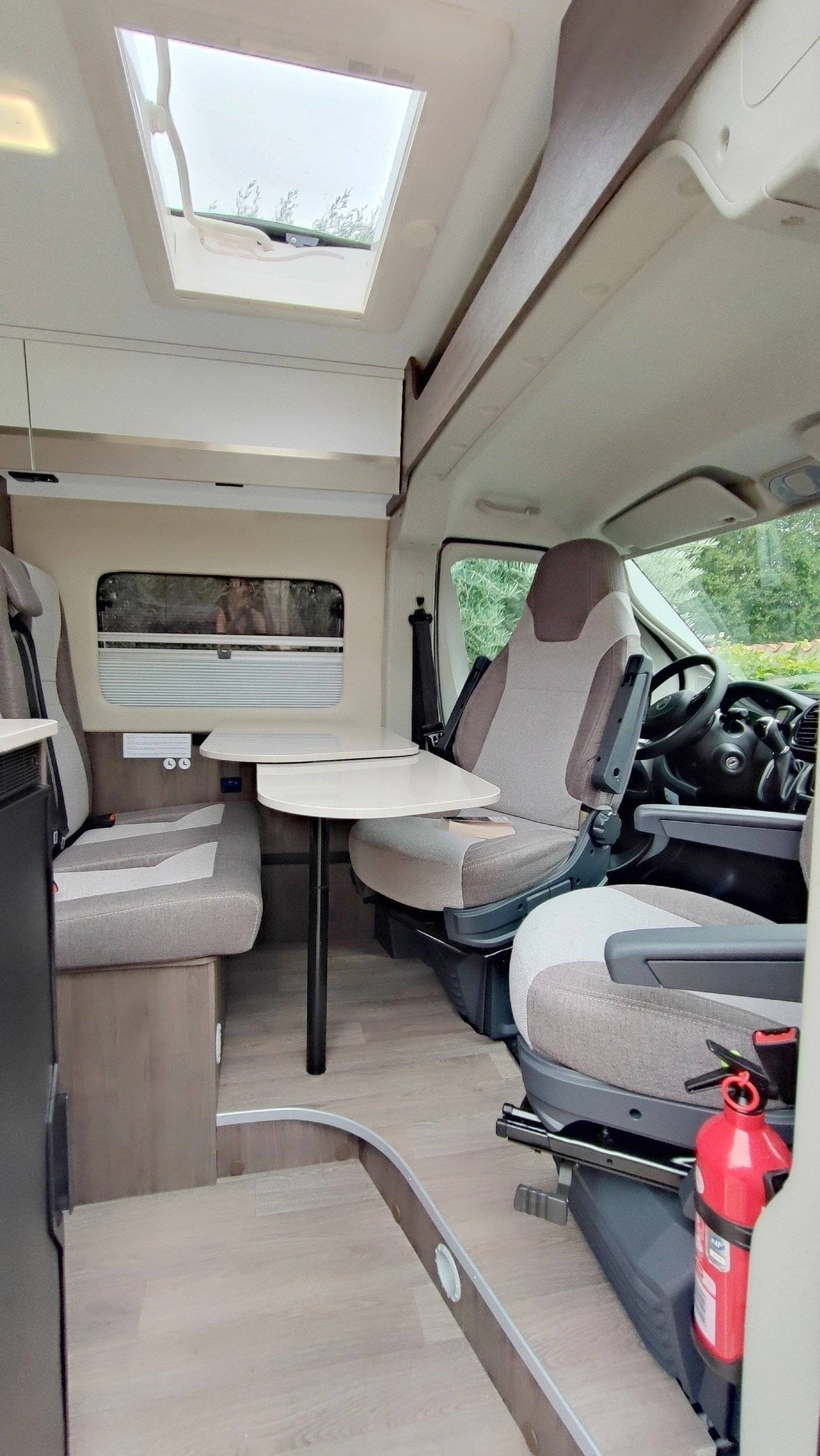 Área de jantar Citroën 2.2L 140CV - Yescapa