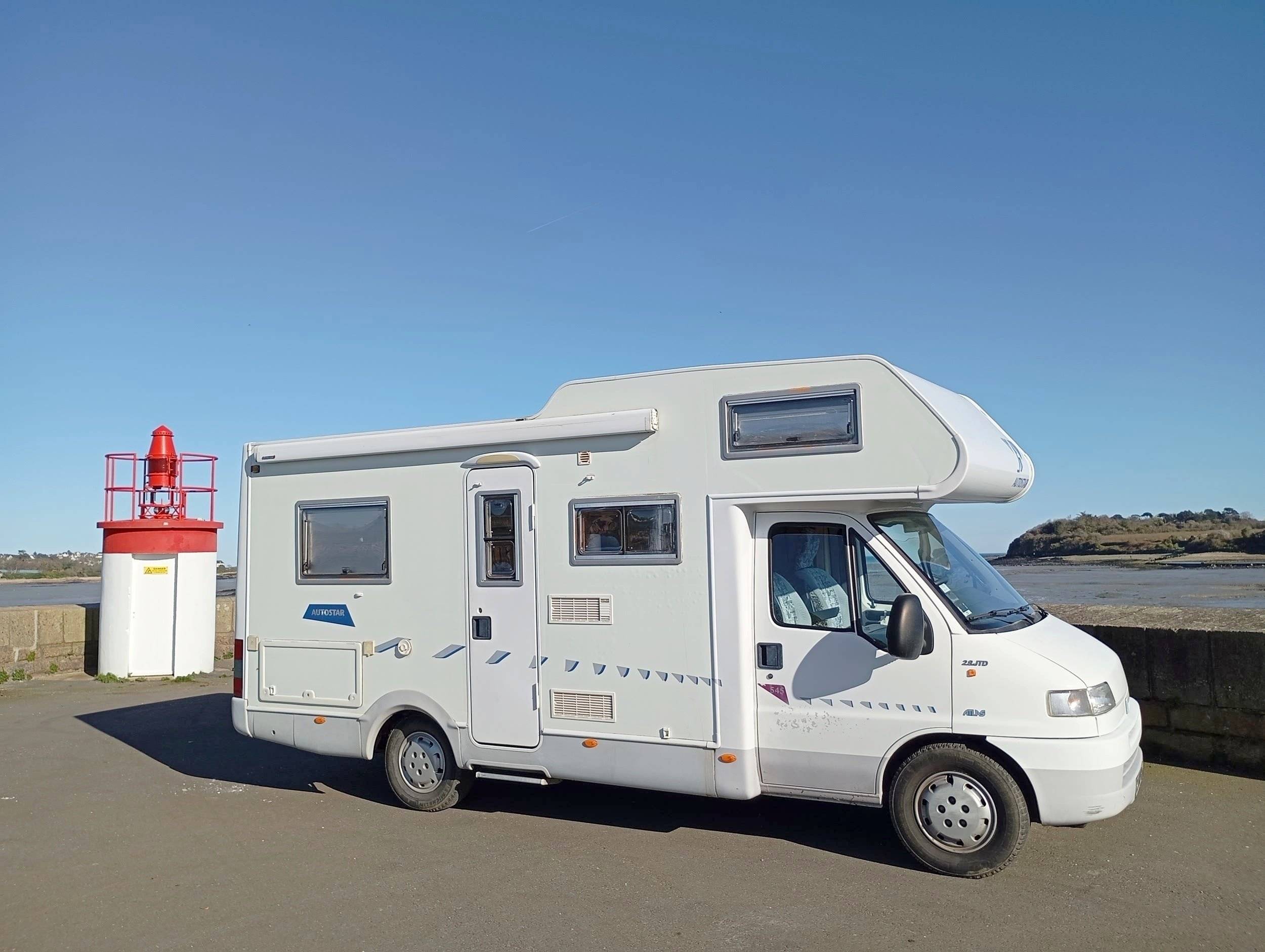 Voorkant 3/4 Fiat Ducato 2,8 JTD - Yescapa