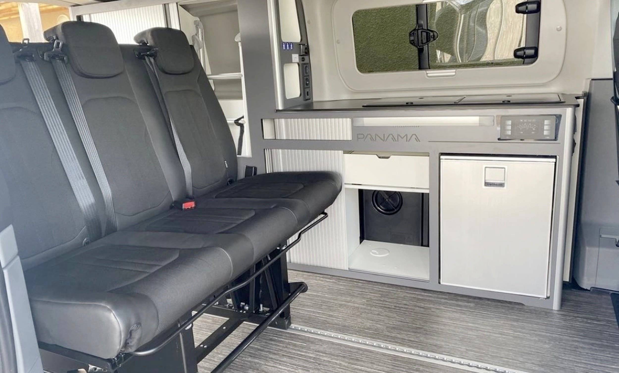 Área de jantar Ford Transit Custom 2,0 l 130 ch - Yescapa