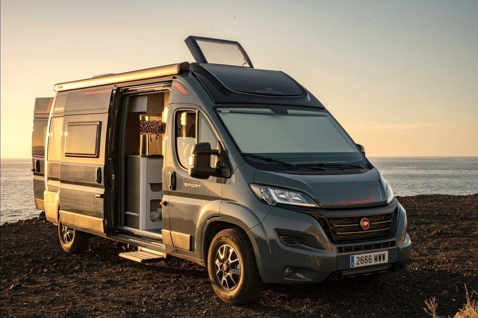 Vista del vehicle angle davanter Fiat Ducato 2,3 l 140 CV - Yescapa