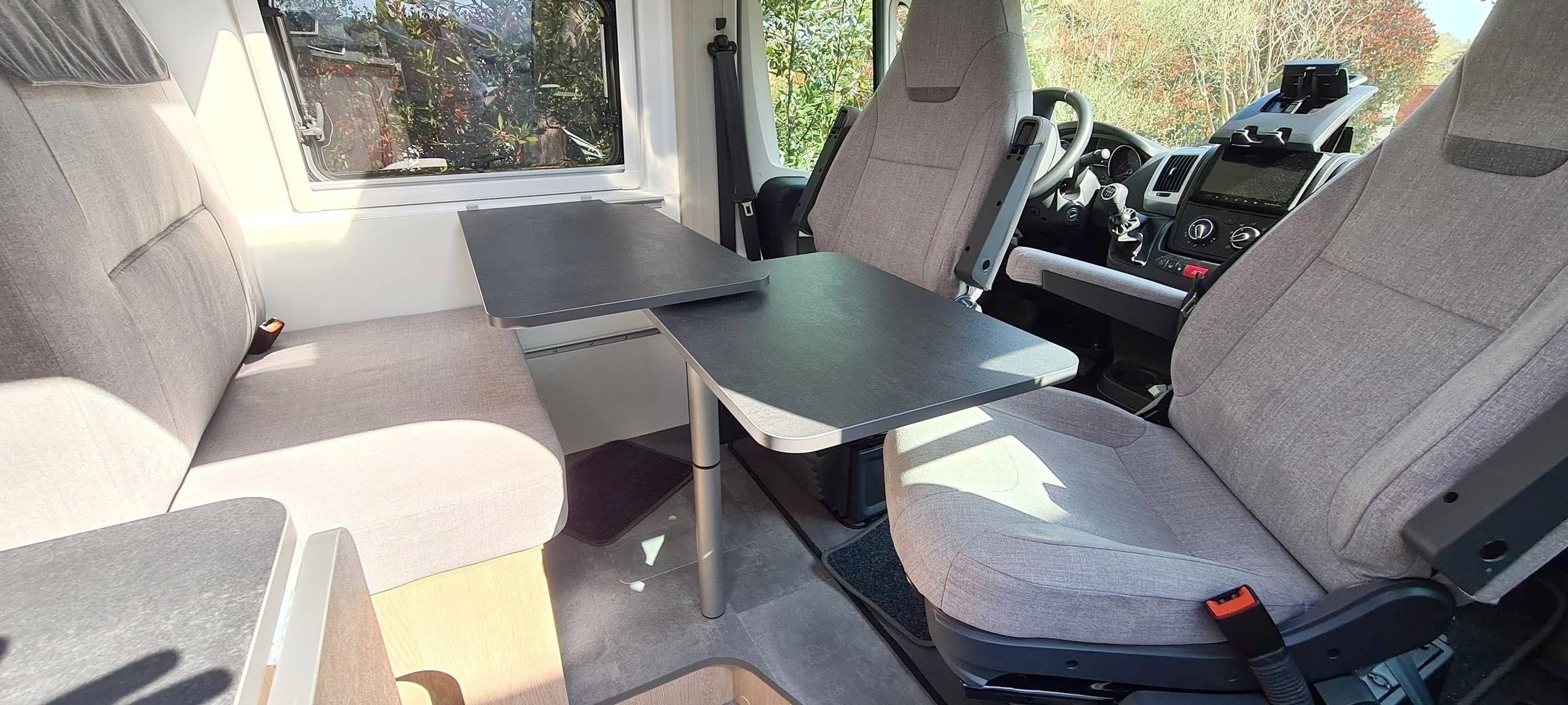 Dinette Citroën 2.2L 140CV - Yescapa