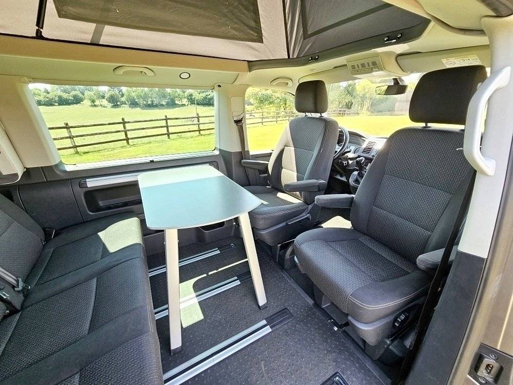 Comedor Volkswagen Volkswagen T6 Multivan 150CV - Yescapa