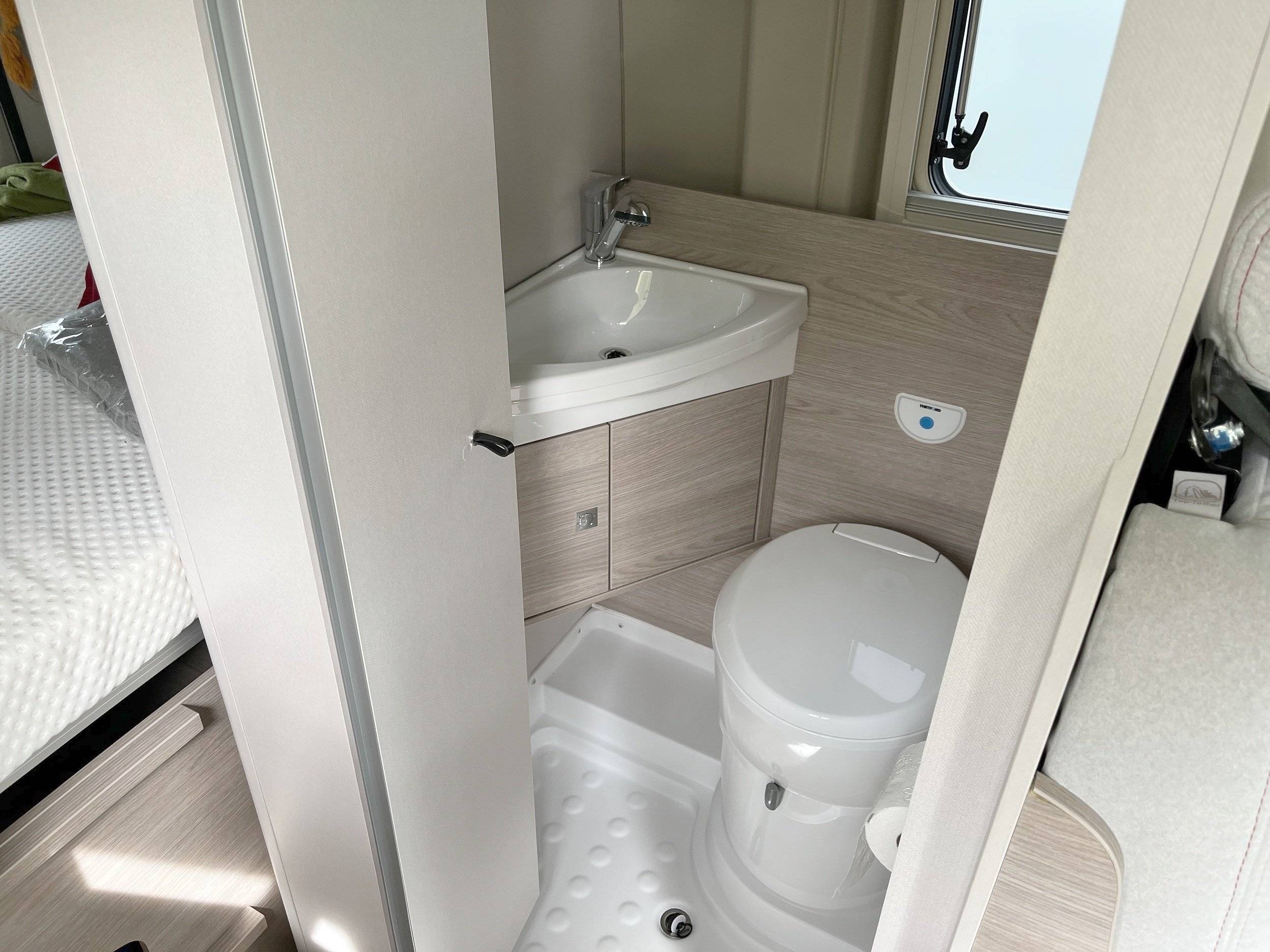 Bürstner CAMPEO C540 BLACK FOREST