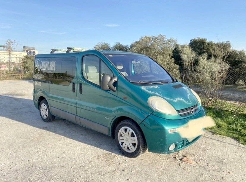 Vista de 3/4 Opel Vivaro - Yescapa