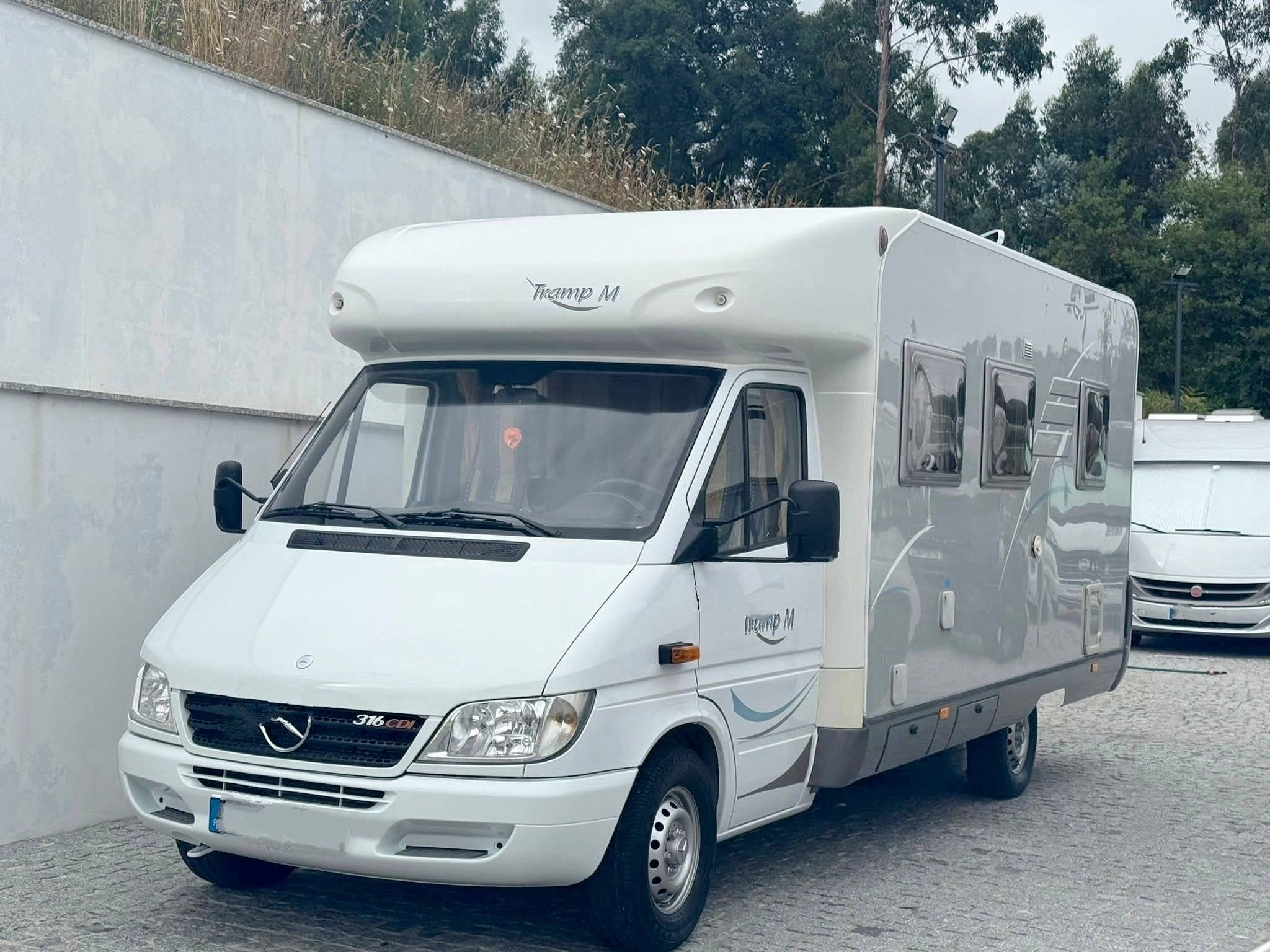 Front view from 3/4 Mercedes SPRINTER 316 CDI - Yescapa