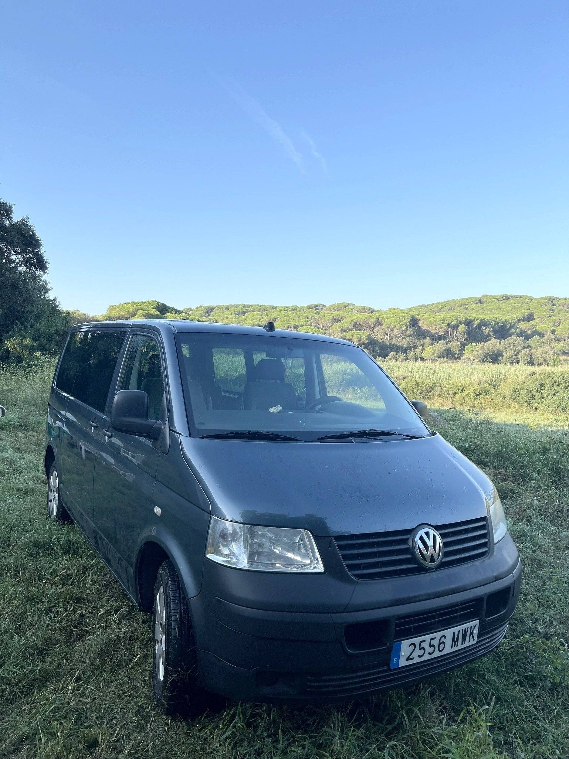 Front view from 3/4 Volkswagen - Yescapa