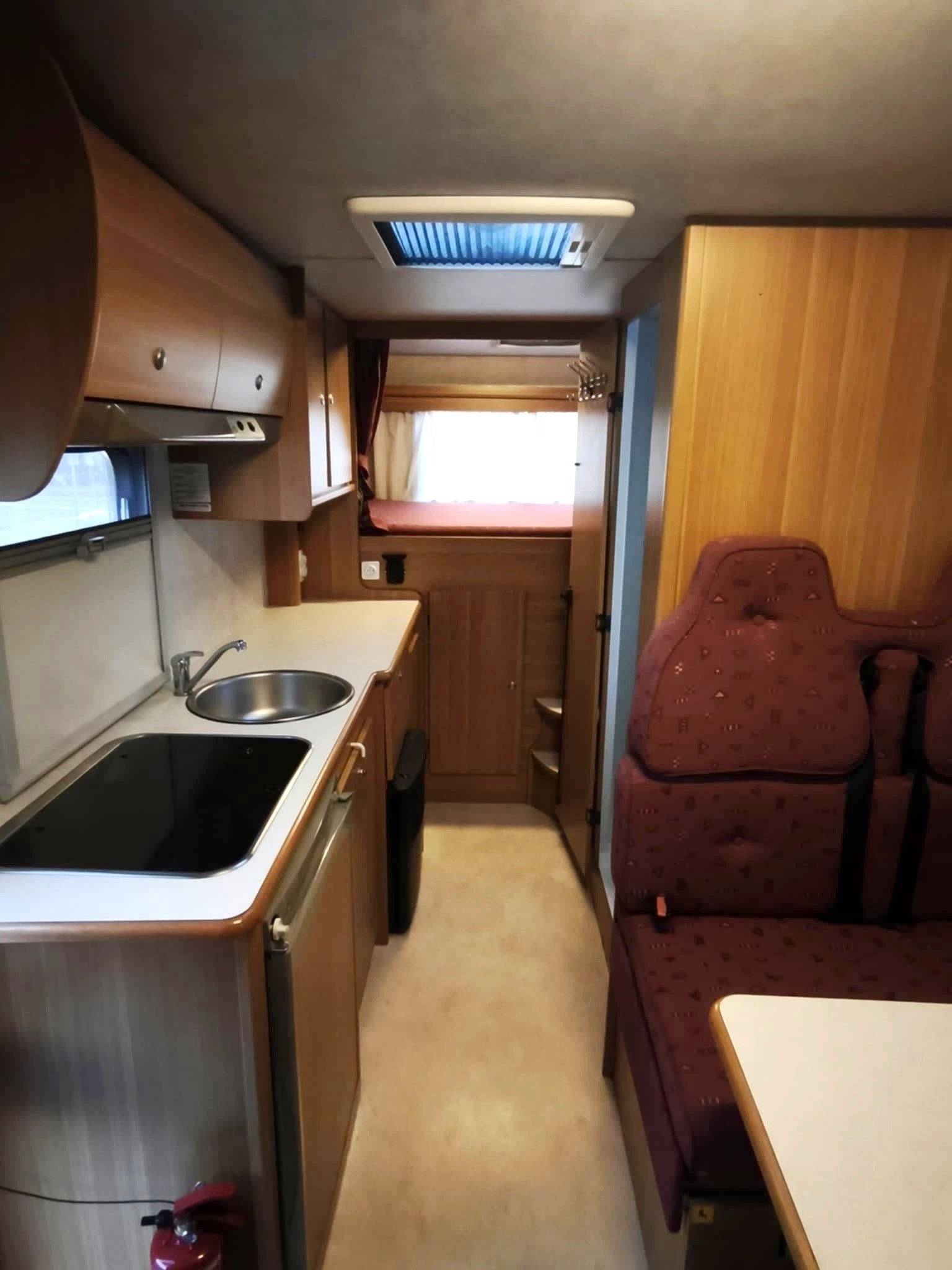 Coin cuisine Ford Transit 2,4 l 140 ch - Yescapa