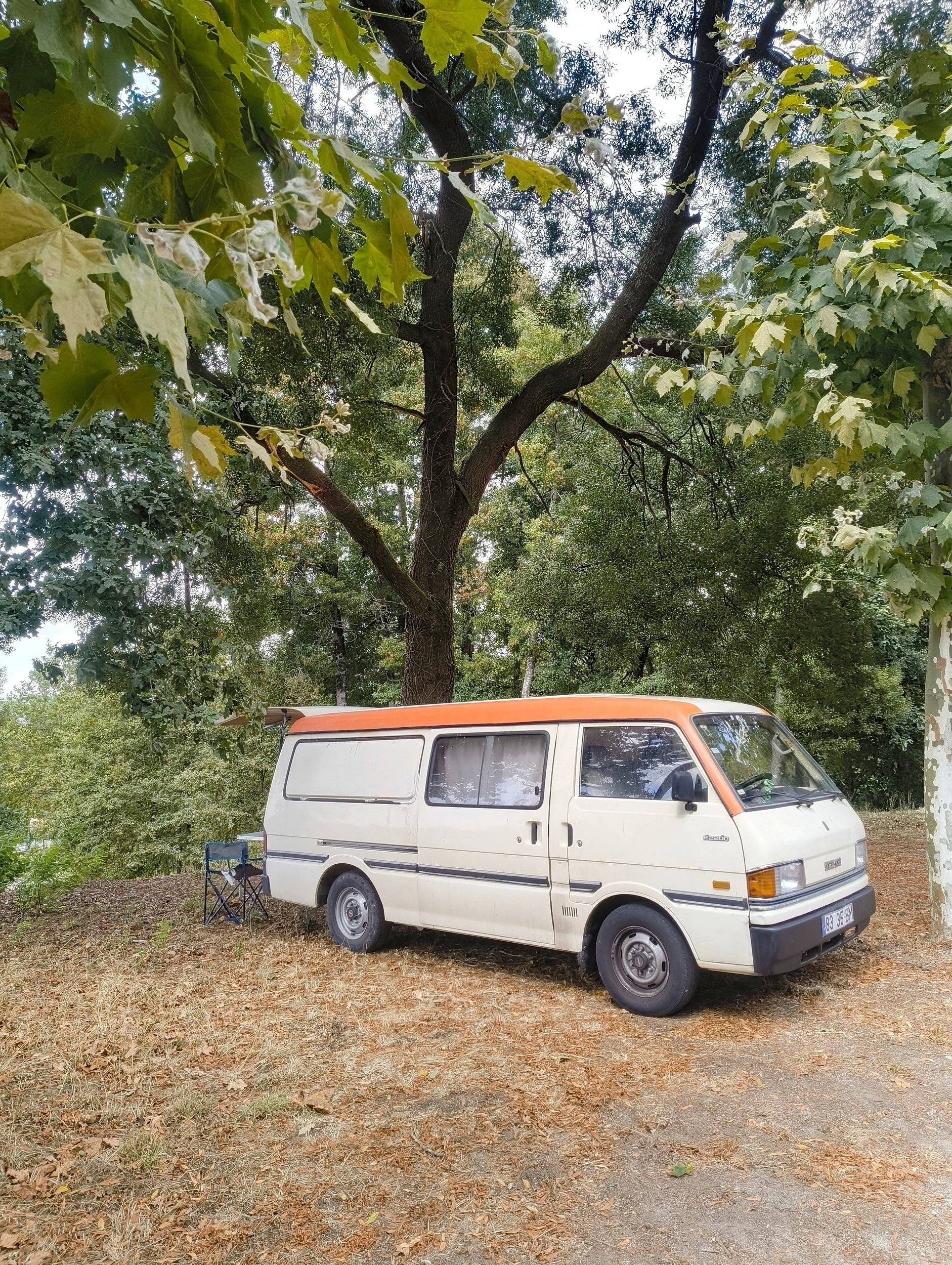 Vue avant de 3/4 Mazda Mazda bongo - Yescapa