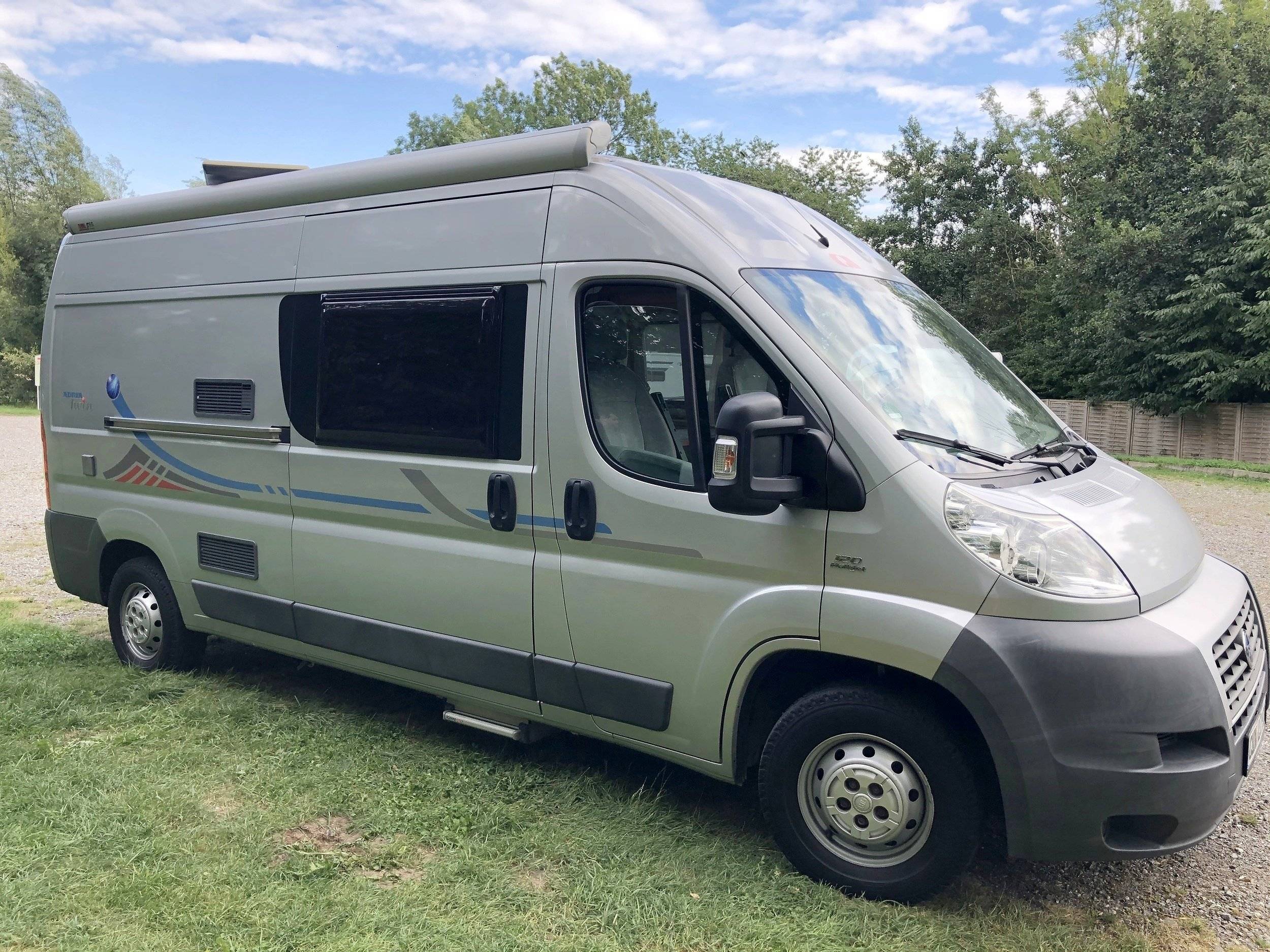 Front view from 3/4 Fiat Ducato 120 Multijet - Yescapa