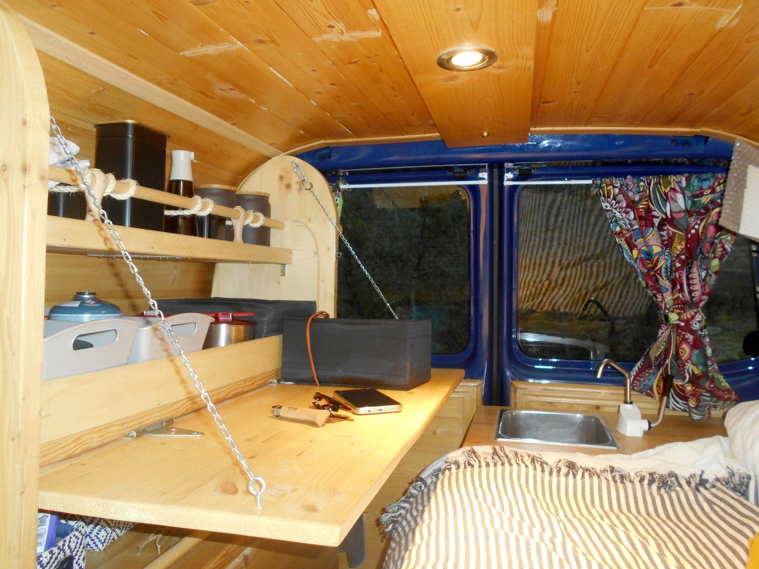 Comedor Volkswagen T5 TDI 104 ch - Yescapa