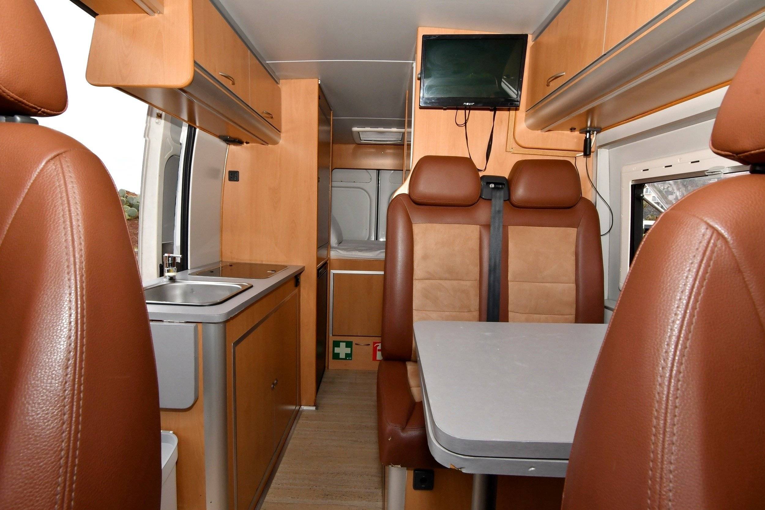 Área de jantar Peugeot Boxer 2,2 l 120 ch. - Yescapa