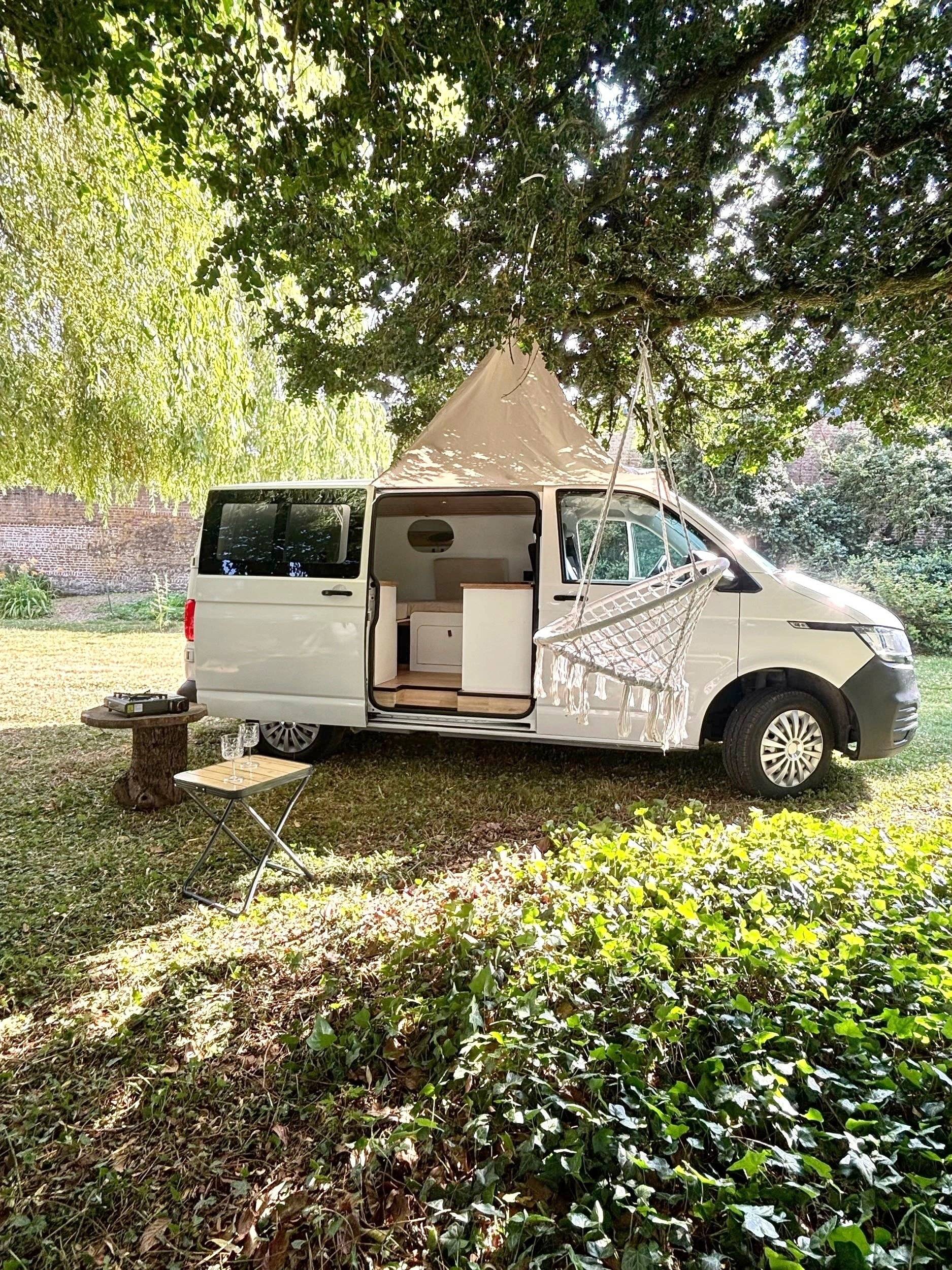 schräge Vorderansicht Volkswagen T6 110cv - Yescapa