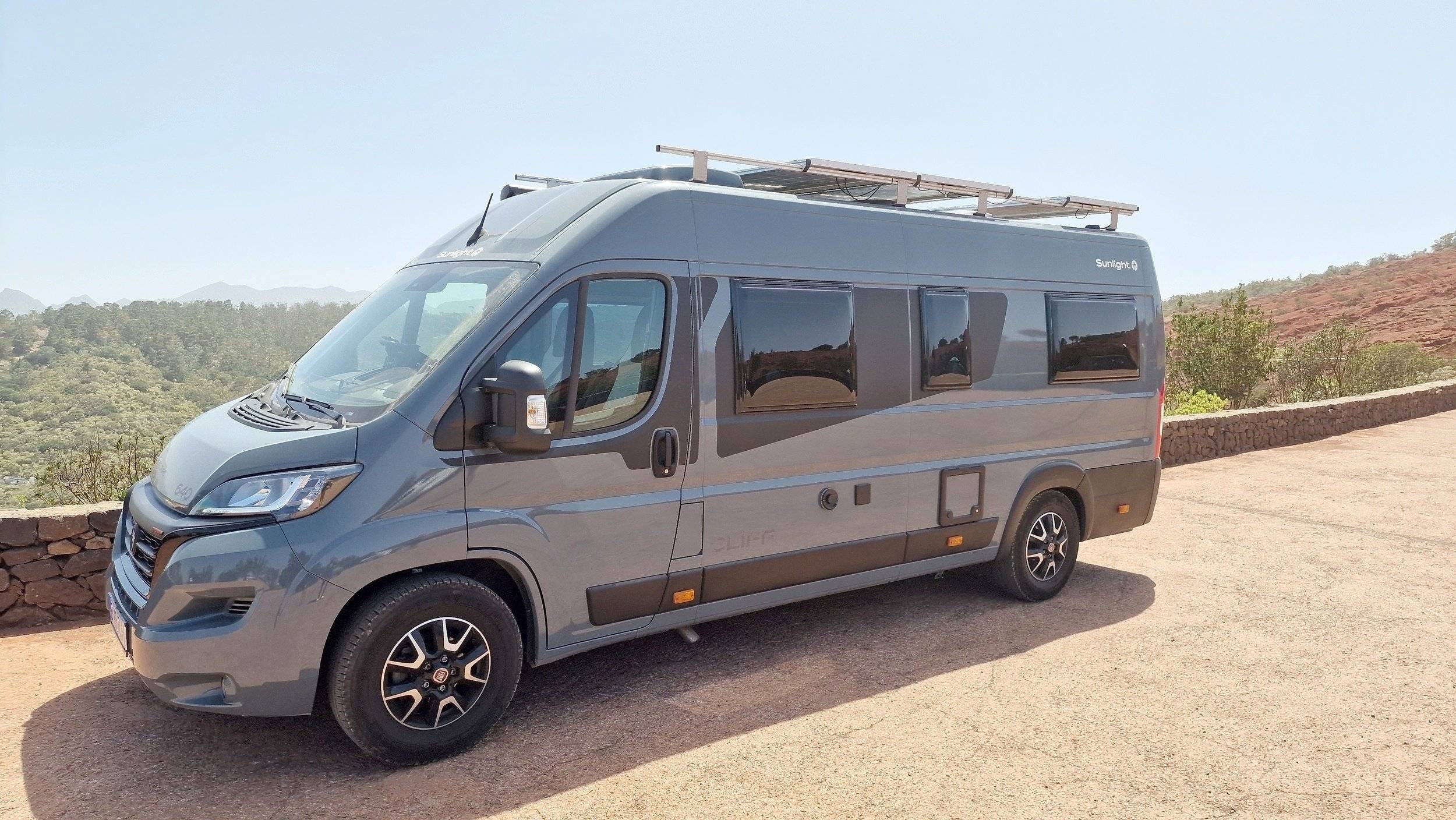 Vista frontale a ¾ Fiat - Yescapa