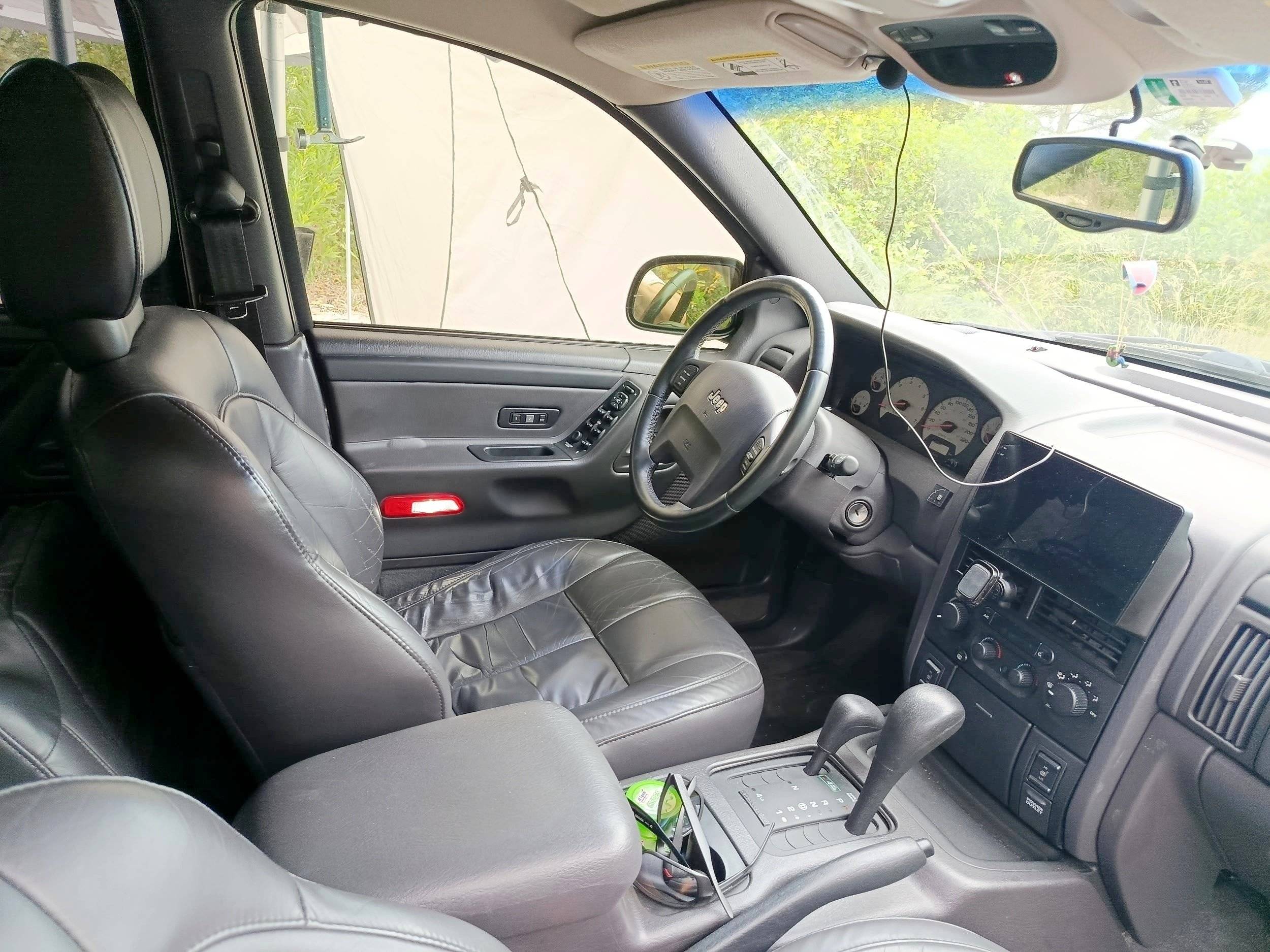 Fahrerbereich Jeep JEEP - Yescapa