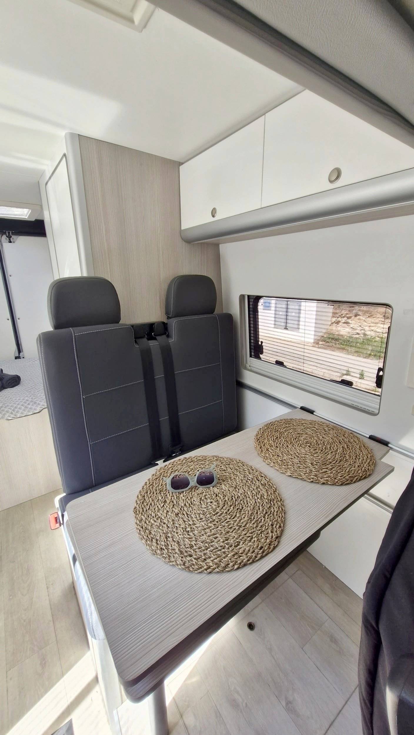 Comedor Fiat Ducato 2,3 130 ch - Yescapa