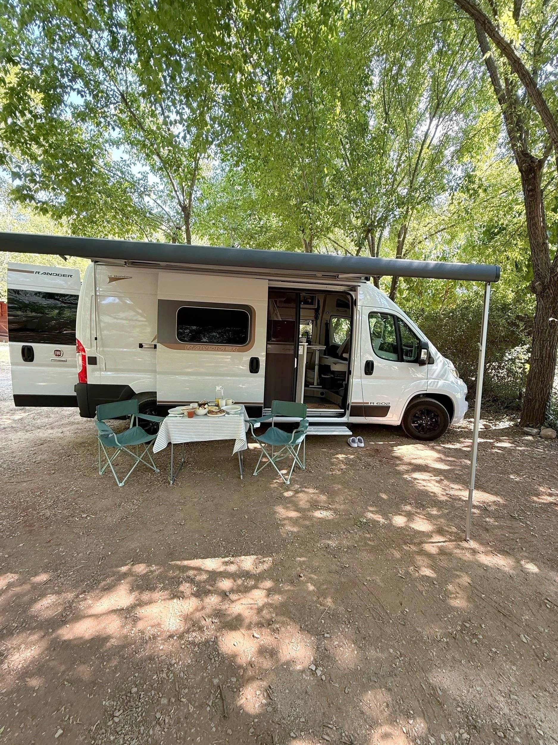 Vista frontale a ¾ Fiat Fiat ducto 2.2 multijet 3 - Yescapa
