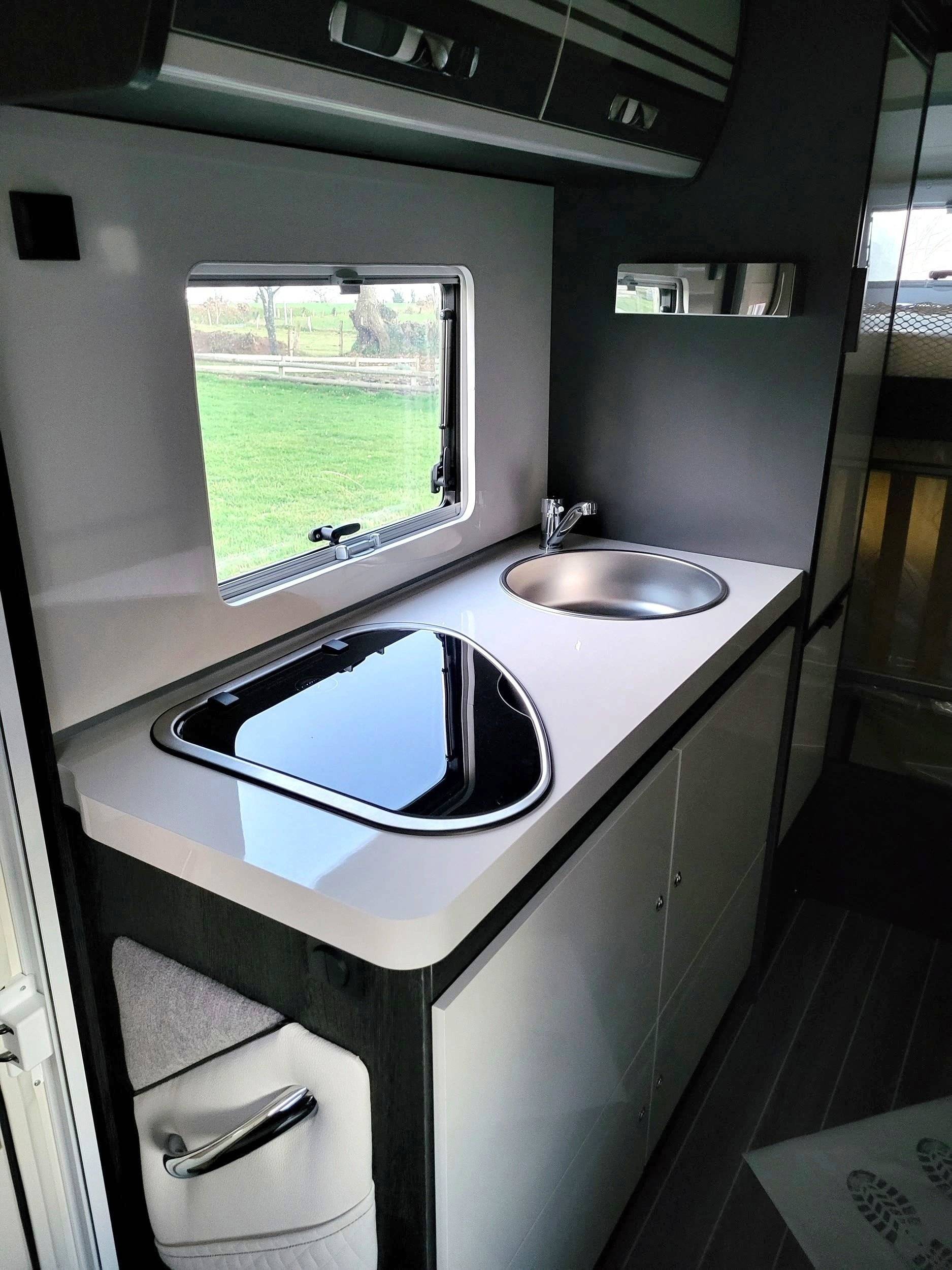 Angolo cucina Ford Ford transit - Yescapa