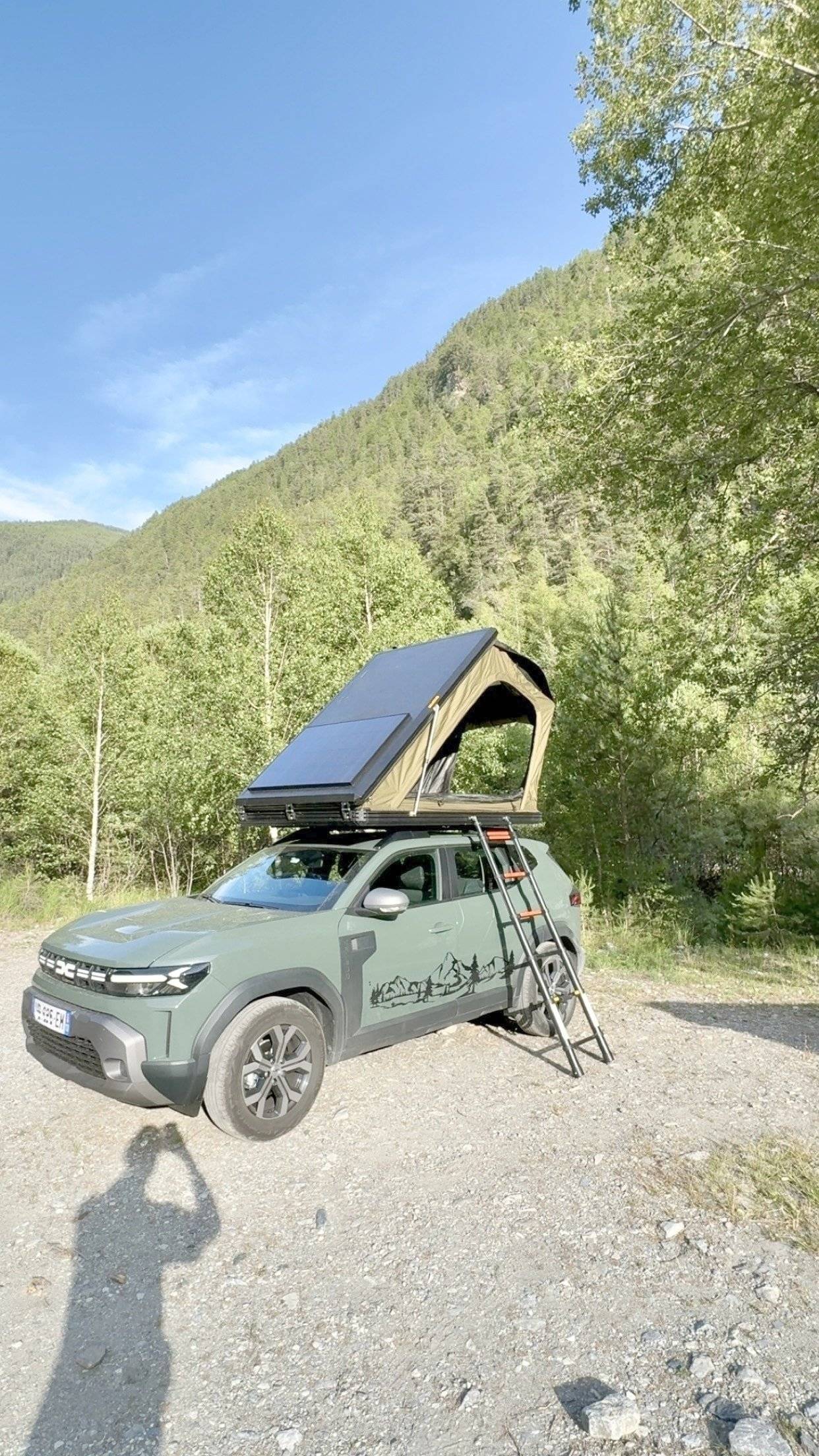 Front view from 3/4 DACIA Duster - Yescapa