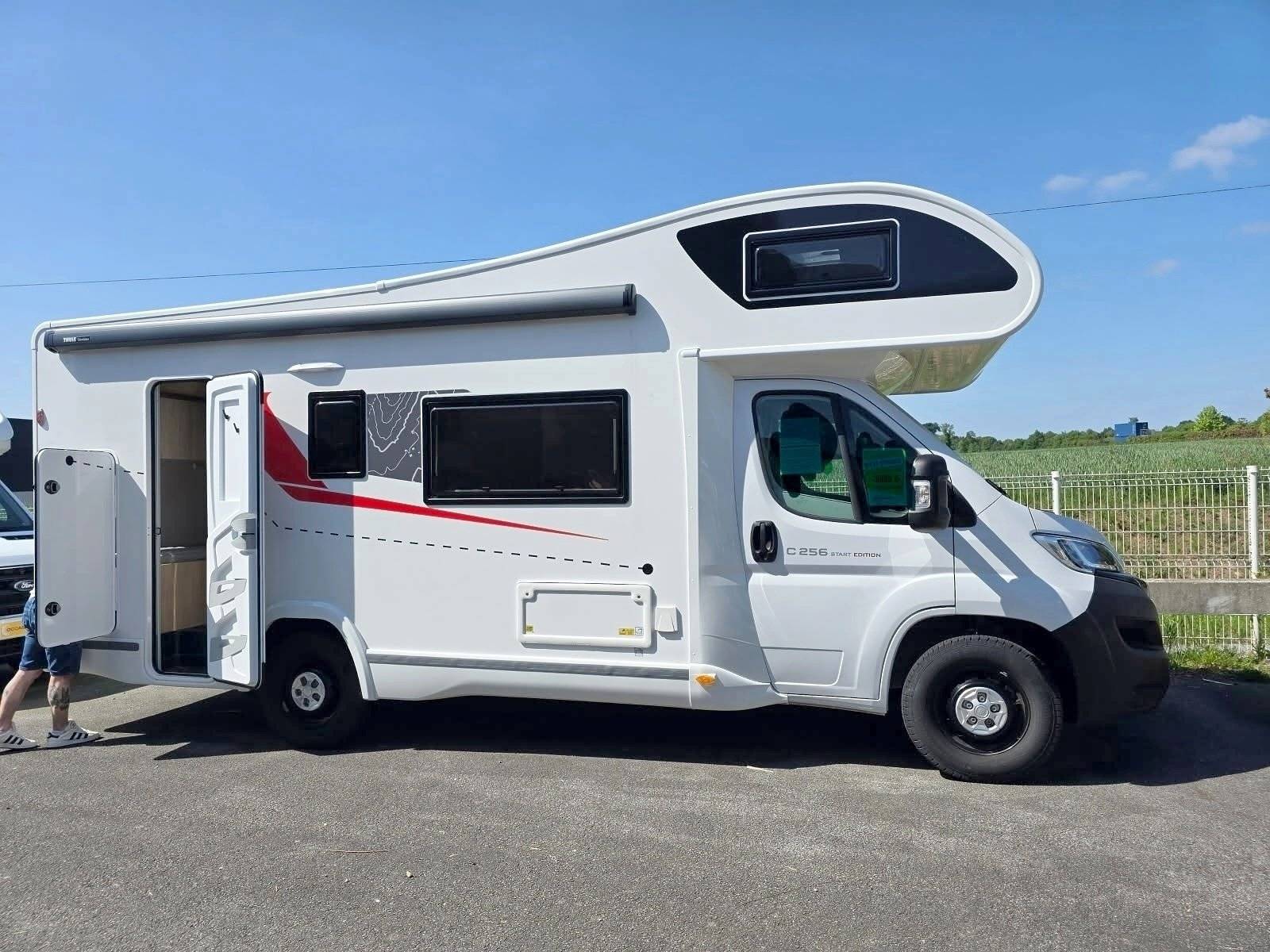 Vue avant de 3/4 Fiat Ducato 2,3 l 140 CV - Yescapa