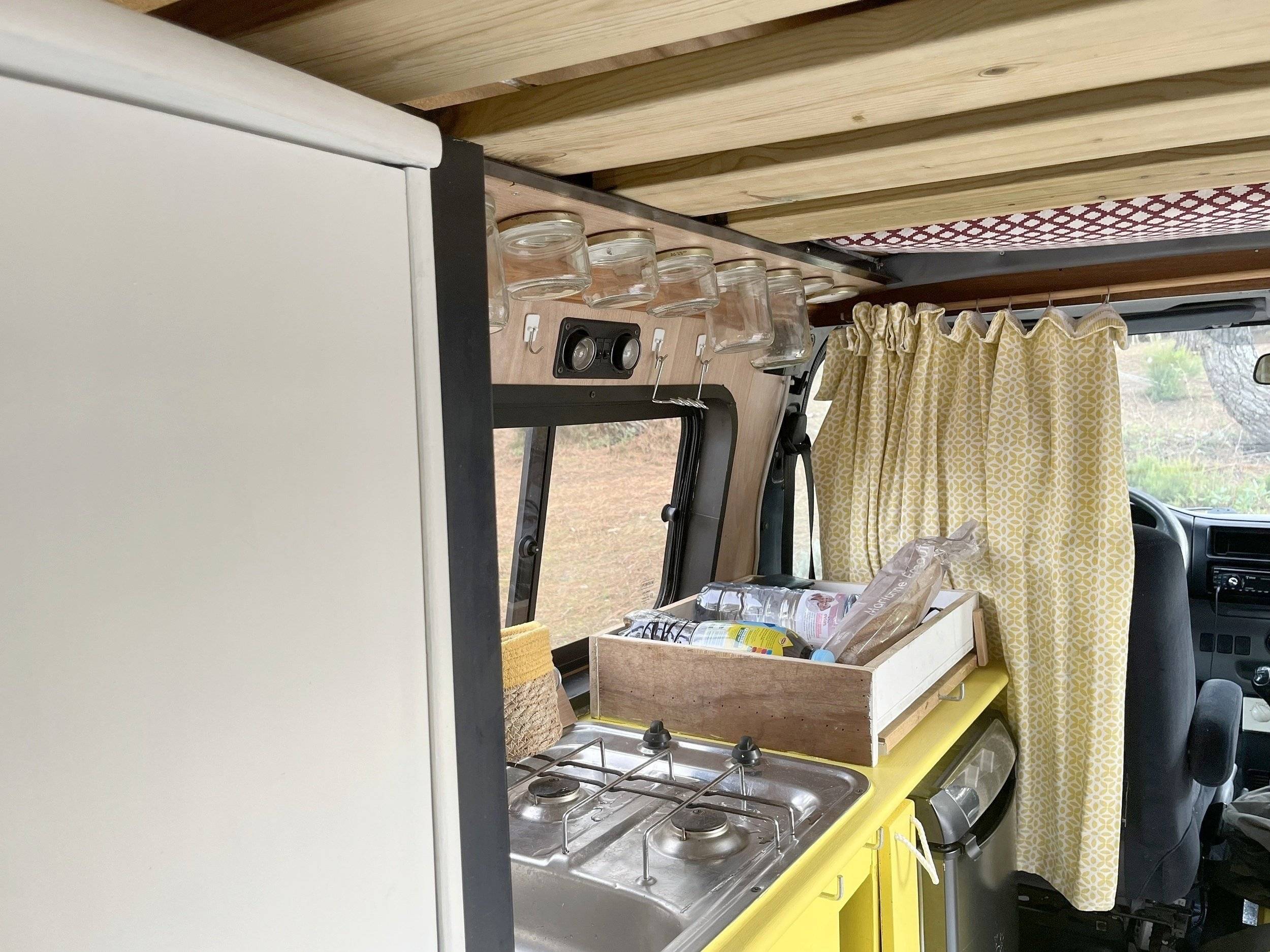 Menjador Ford Transit - Yescapa