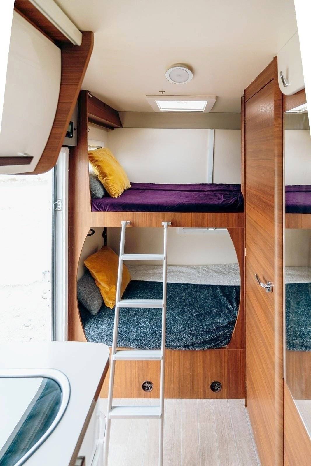 Elnagh Elnagh  Baron 22 BCN