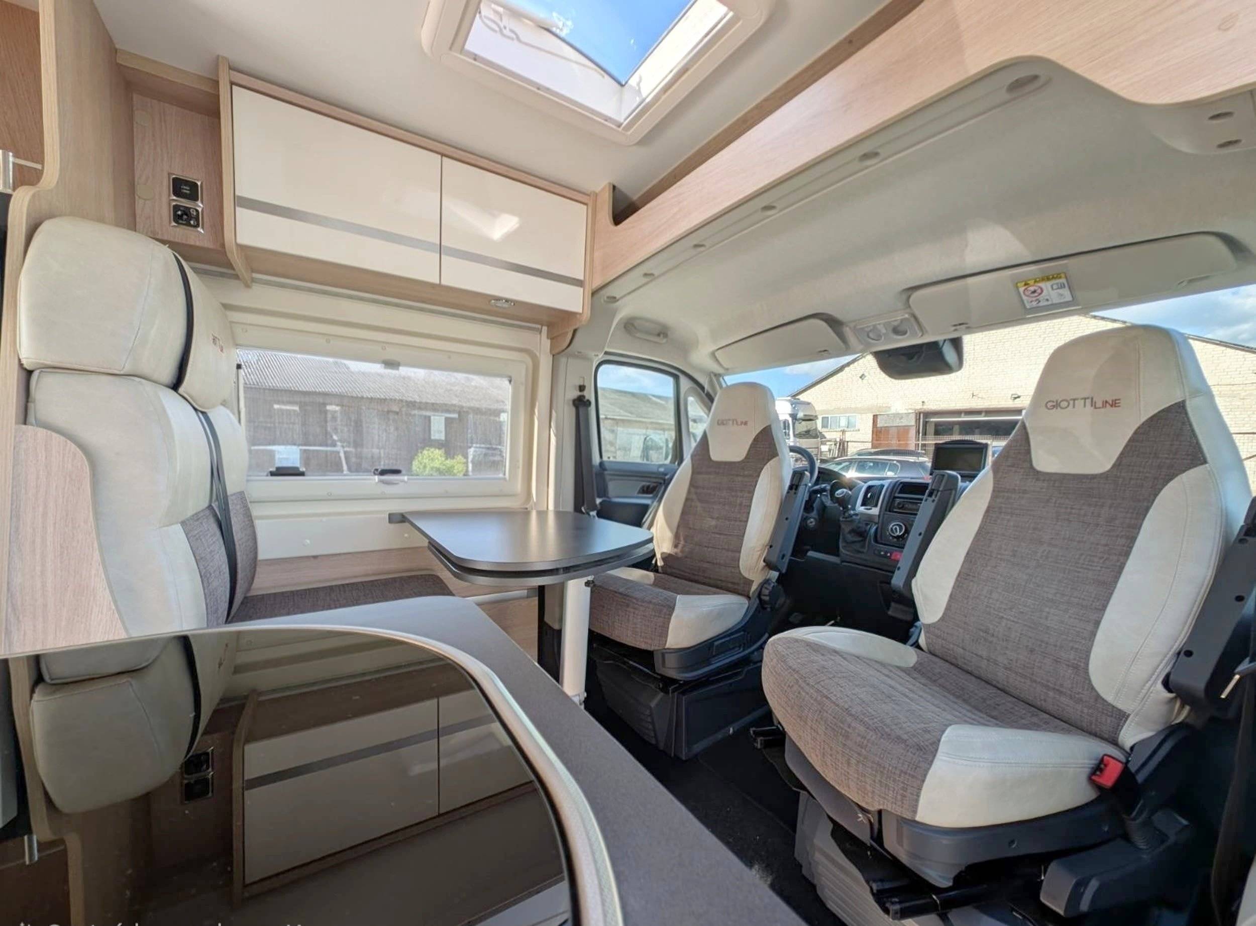 Couchages Citroën 2.2L 140CV - Yescapa