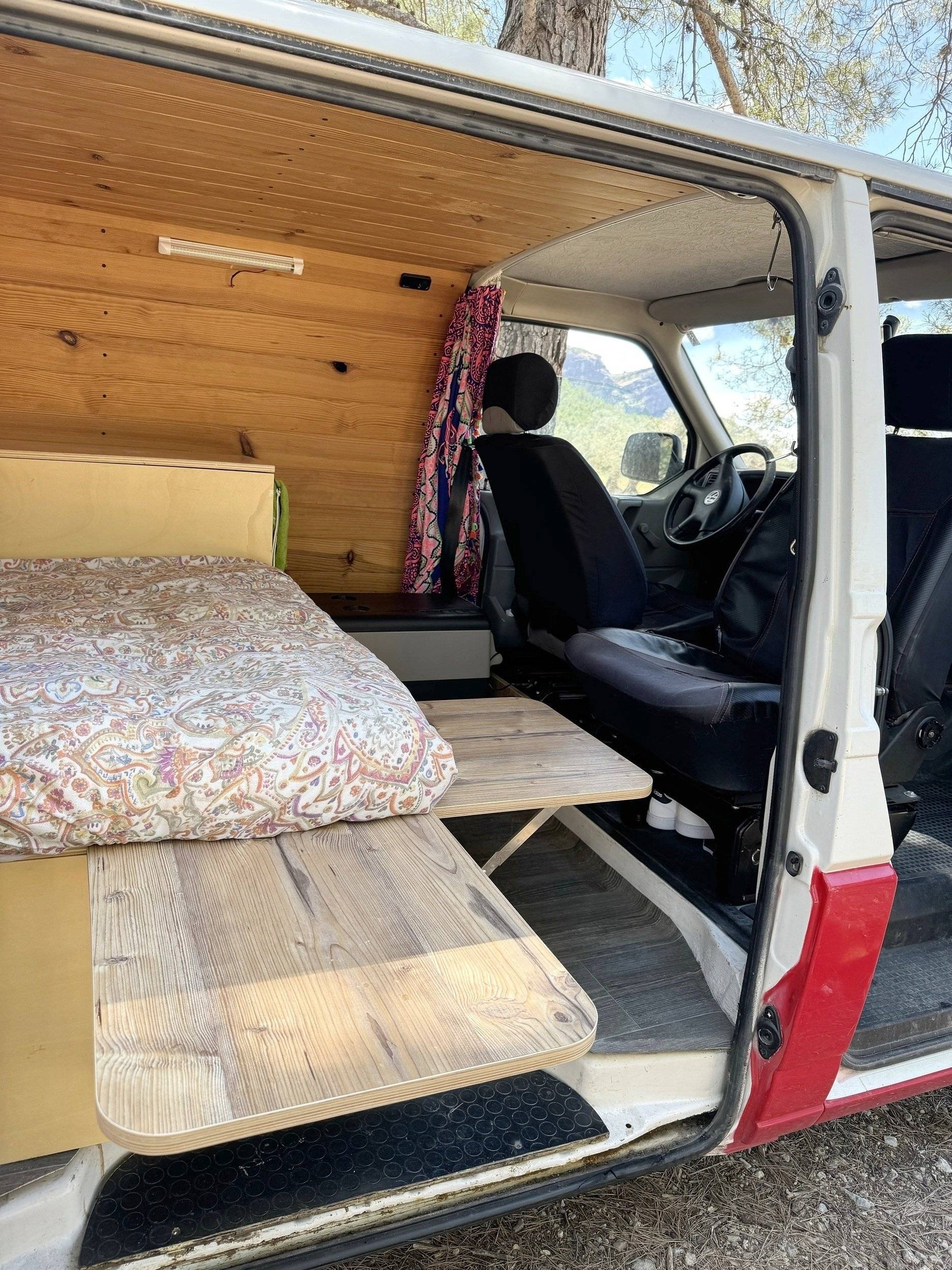 Área de jantar Volkswagen Volkswagen T4 - Yescapa