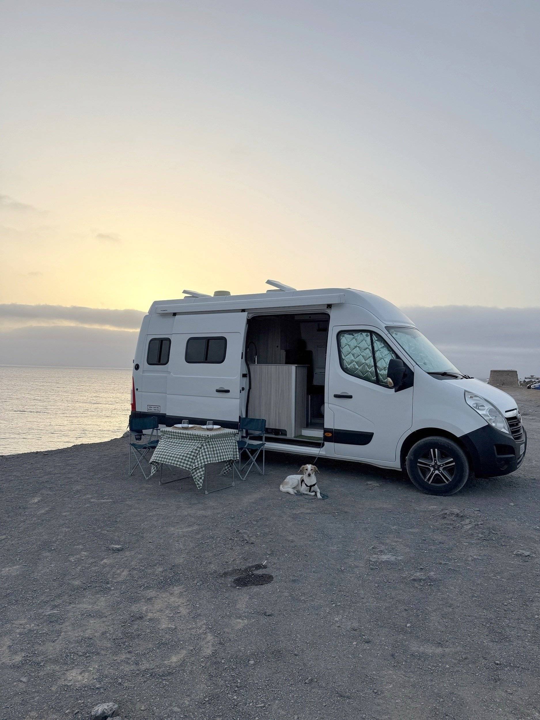 Vue avant de 3/4 Opel Opel - Yescapa
