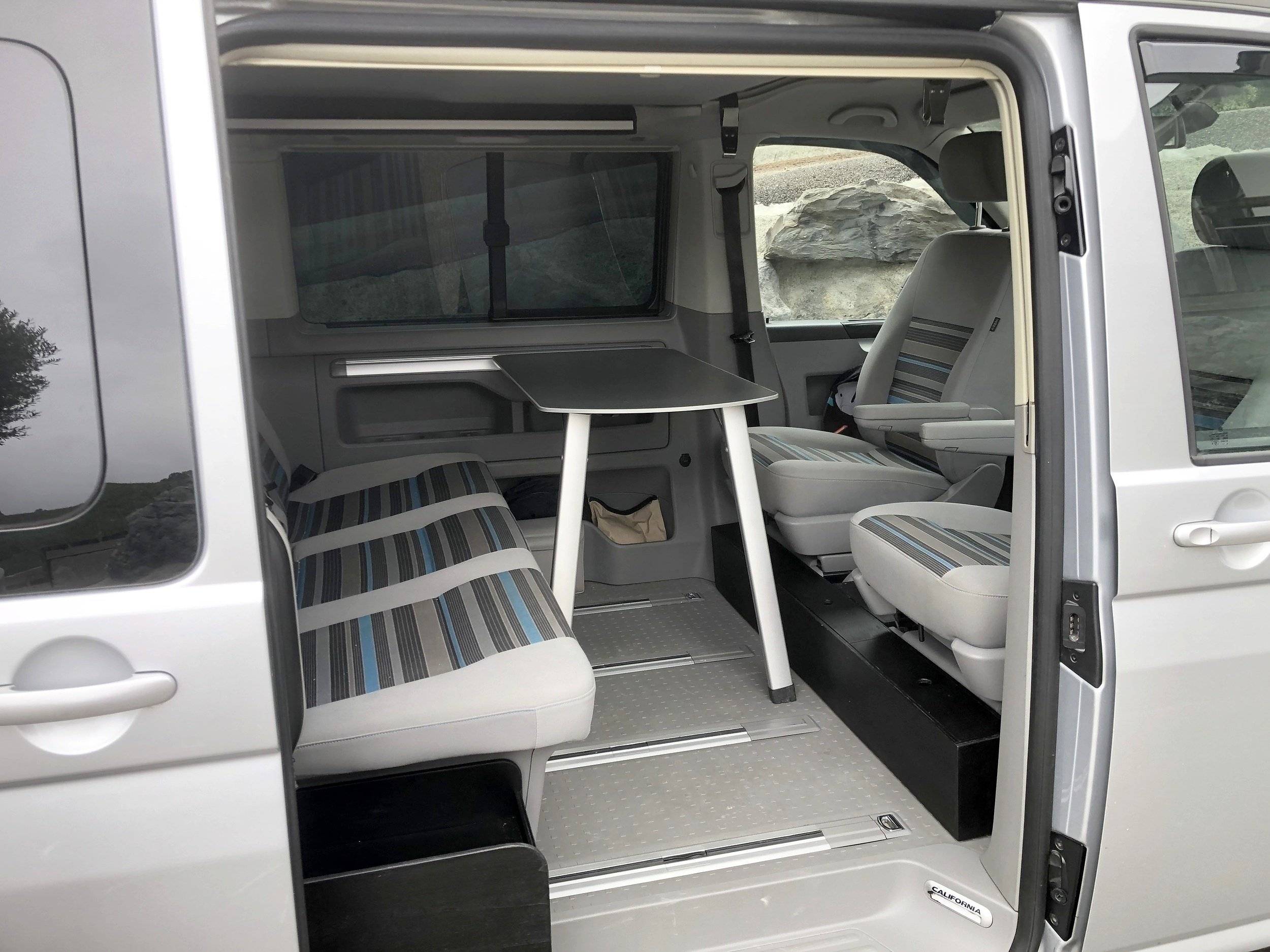 Comedor Volkswagen California - Yescapa