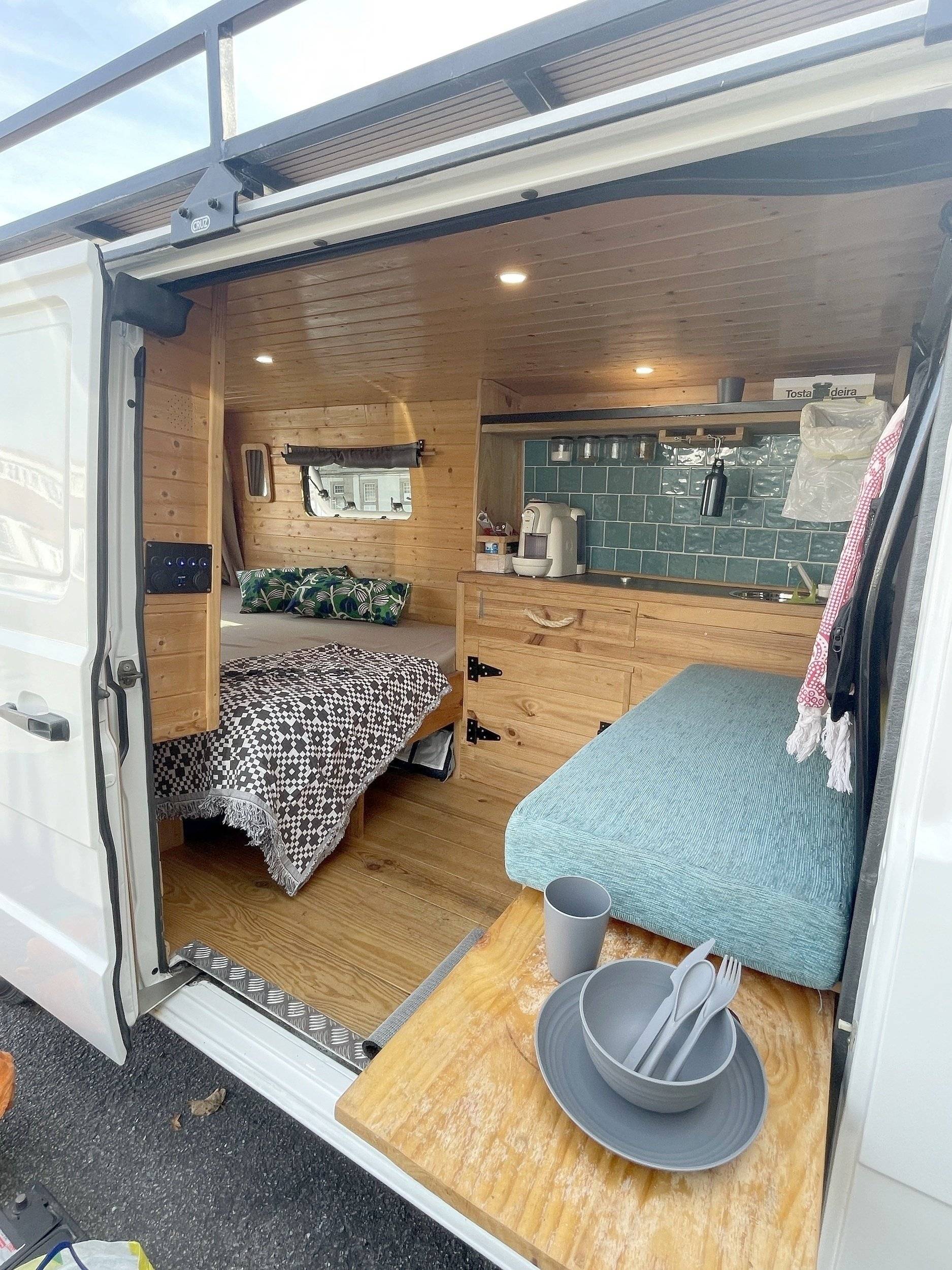 Dinette Mercedes - Yescapa