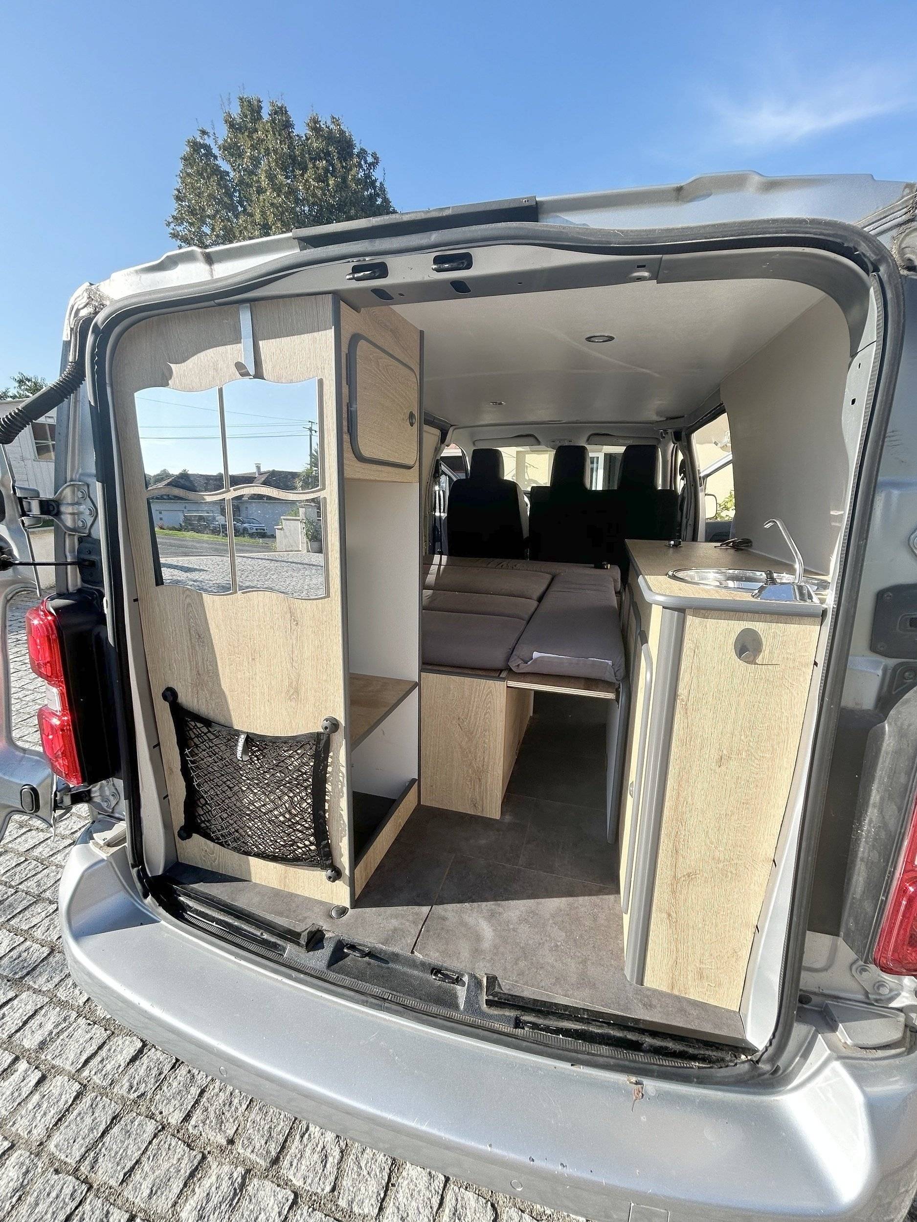 Vista del vehículo ángulo delantero Peugeot Expert Blue HDI 2 L 150ch - Yescapa