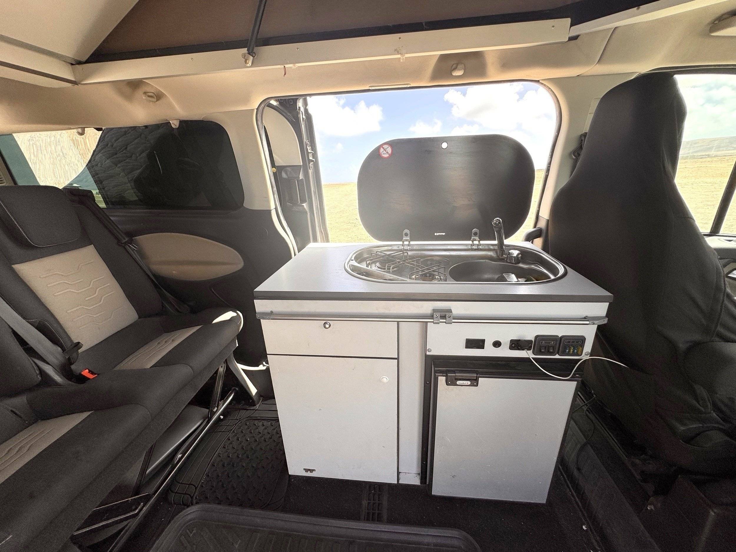 Dinette Ford Tourneo Custom - Yescapa