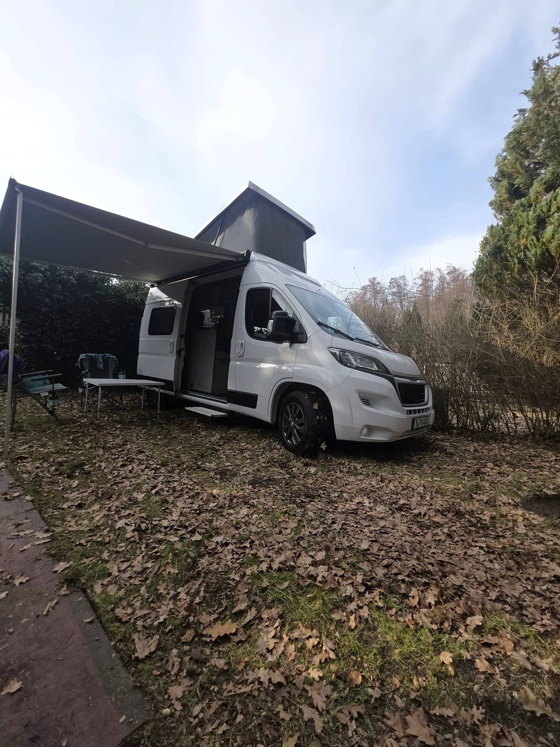 Front view from 3/4 Peugeot Boxer - Yescapa