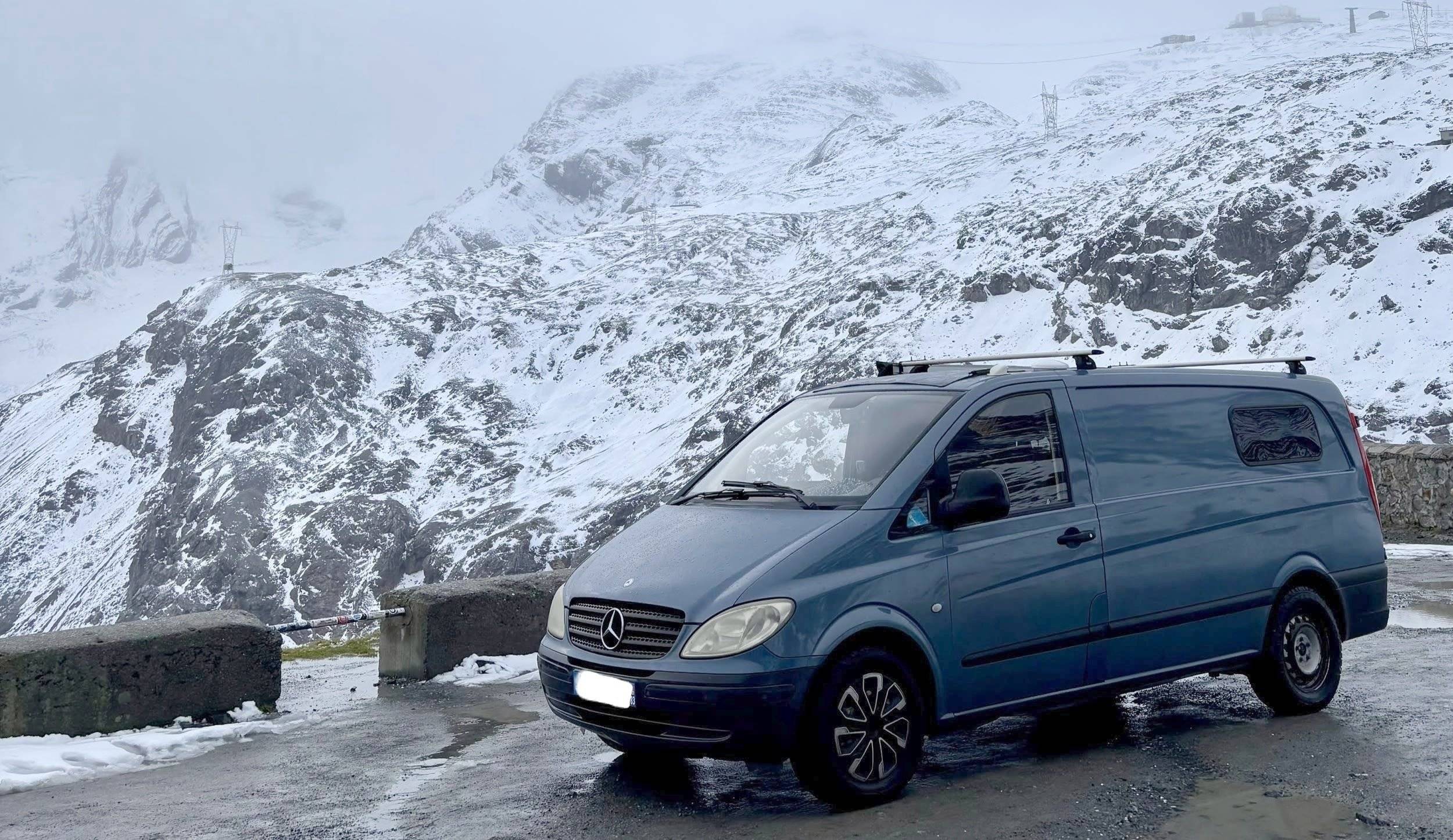 Vue avant de 3/4 Mercedes Vito 2,2 l 204 ch - Yescapa