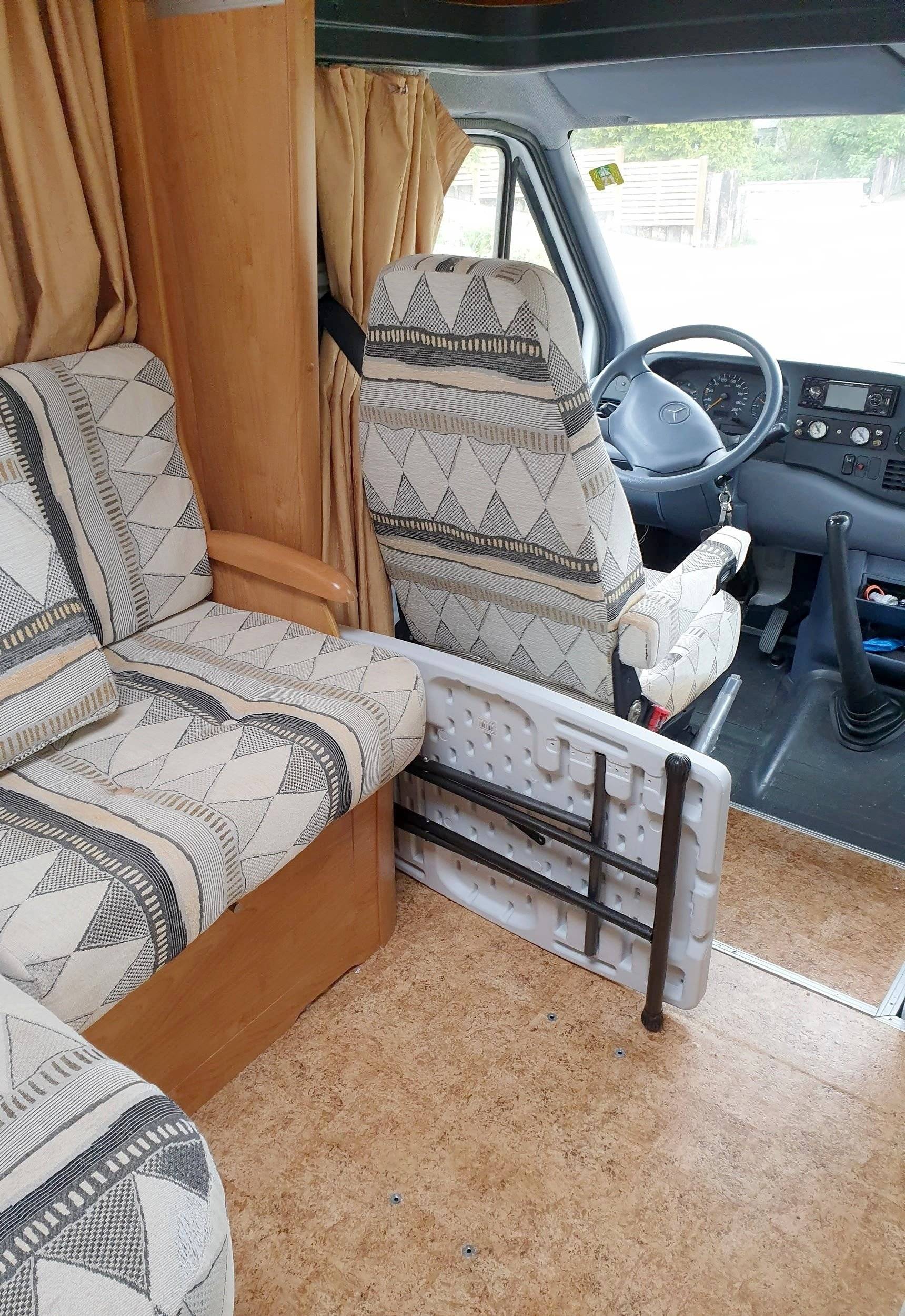 Dining Area Mercedes Sprinter 316 cdi - Yescapa