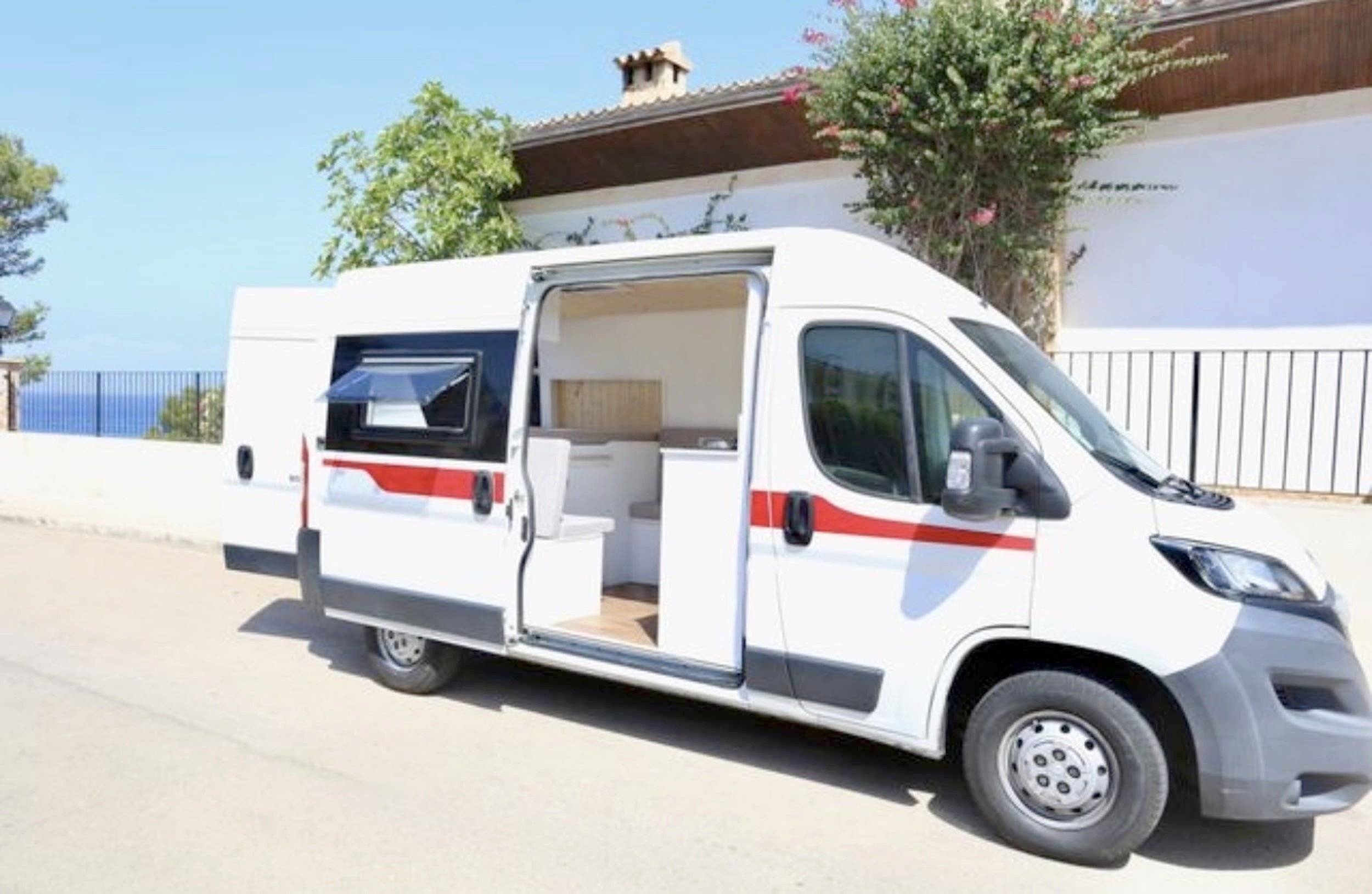 Vista de 3/4 Peugeot Boxer - Yescapa