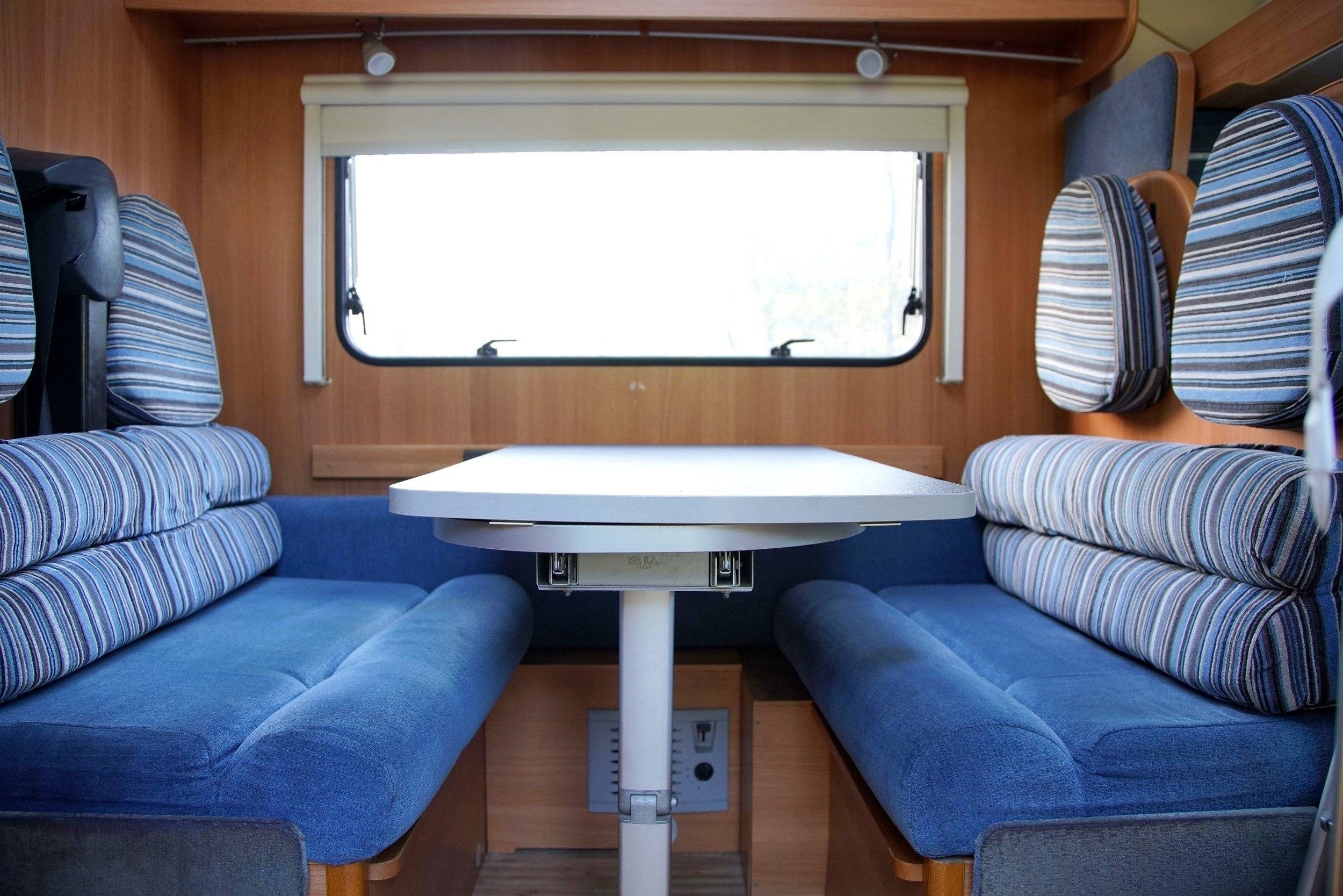 Coin repas Ford Transit - Yescapa