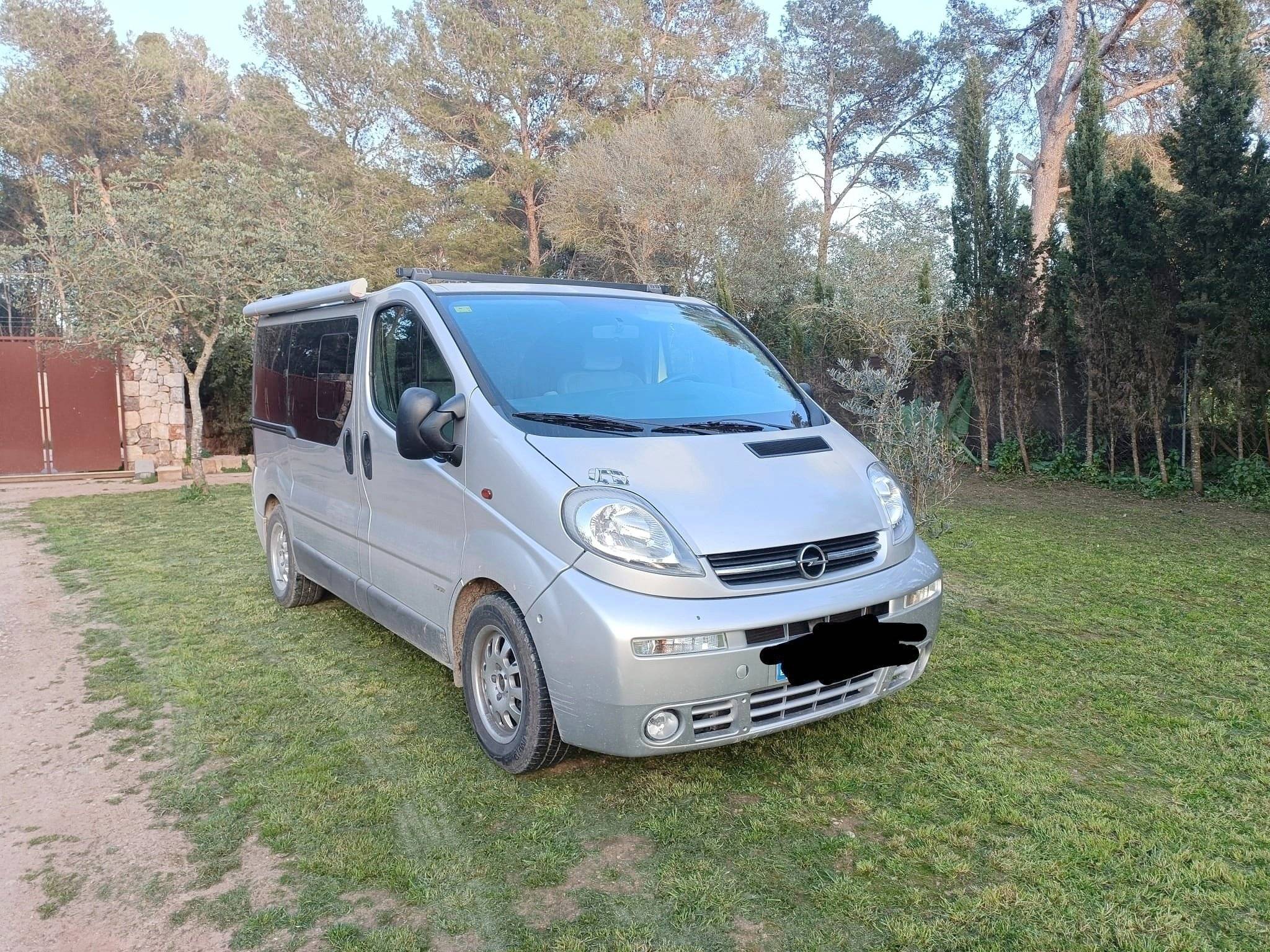Opel Vivaro 2.5 135CV
