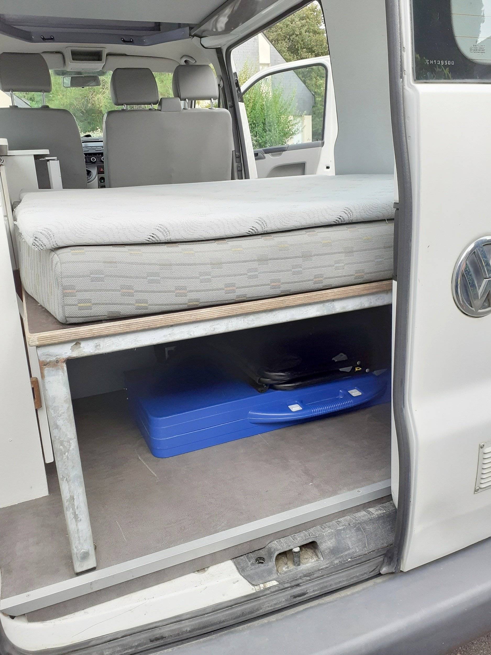 Berth Volkswagen Volkswagen Transporter T5 Edition 180 - Yescapa