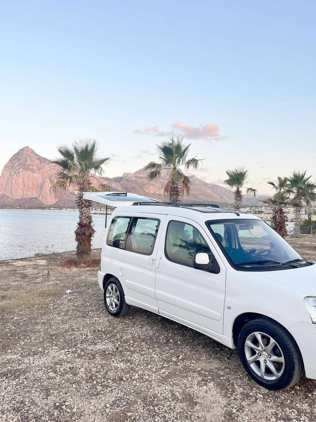 Vue avant de 3/4 Citroën Berlingo - Yescapa