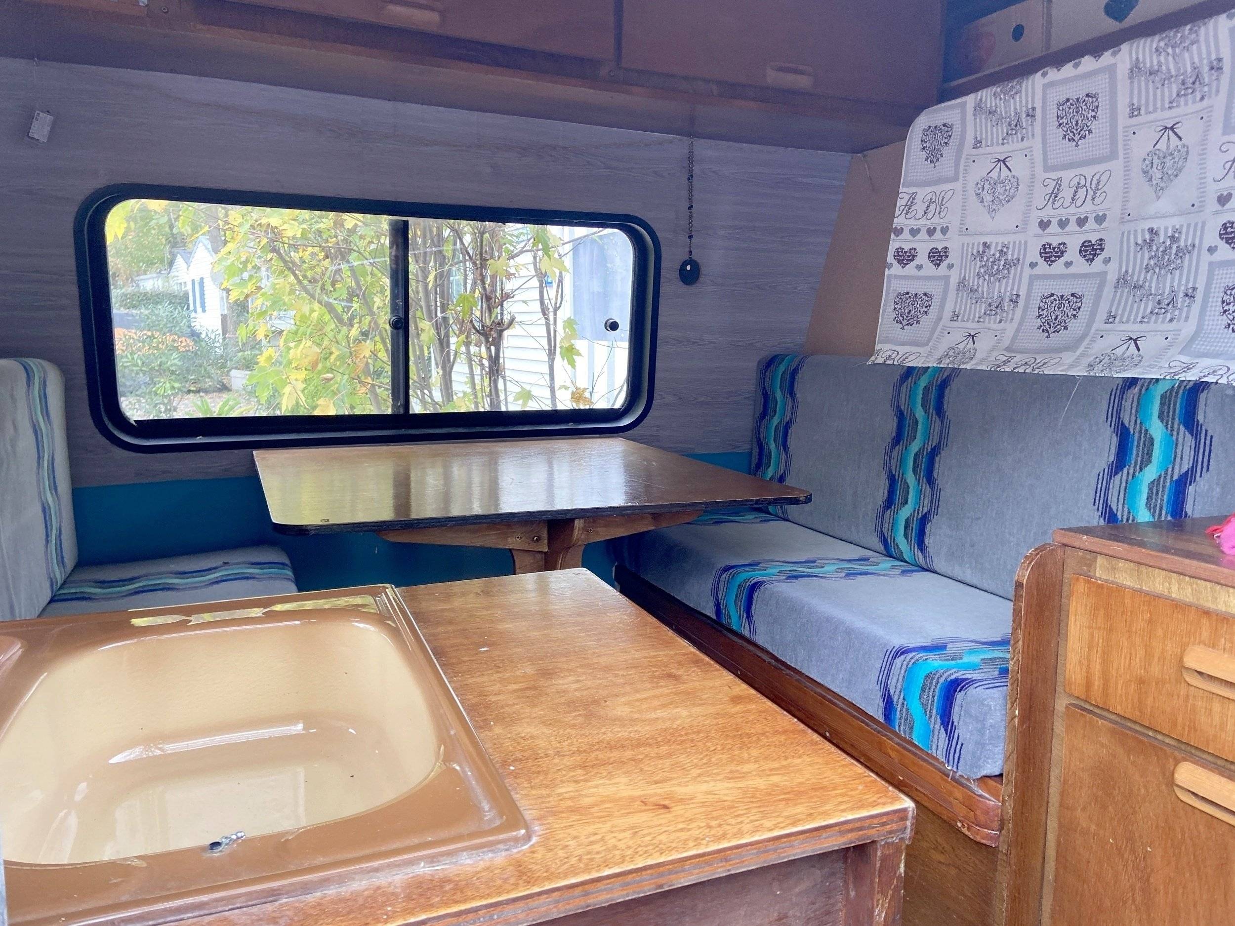 Coin repas Volkswagen LT 28 - Yescapa