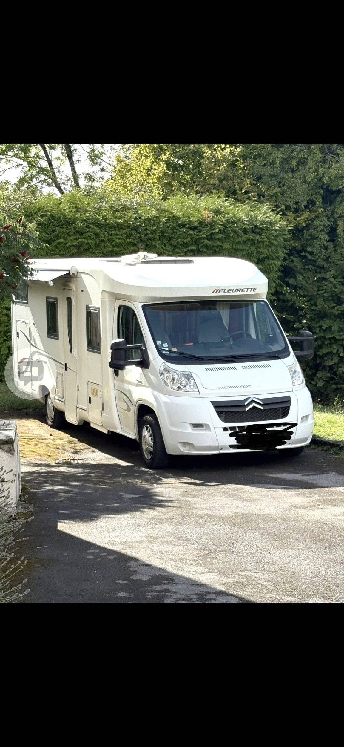 Front view from 3/4 Citroën - Yescapa