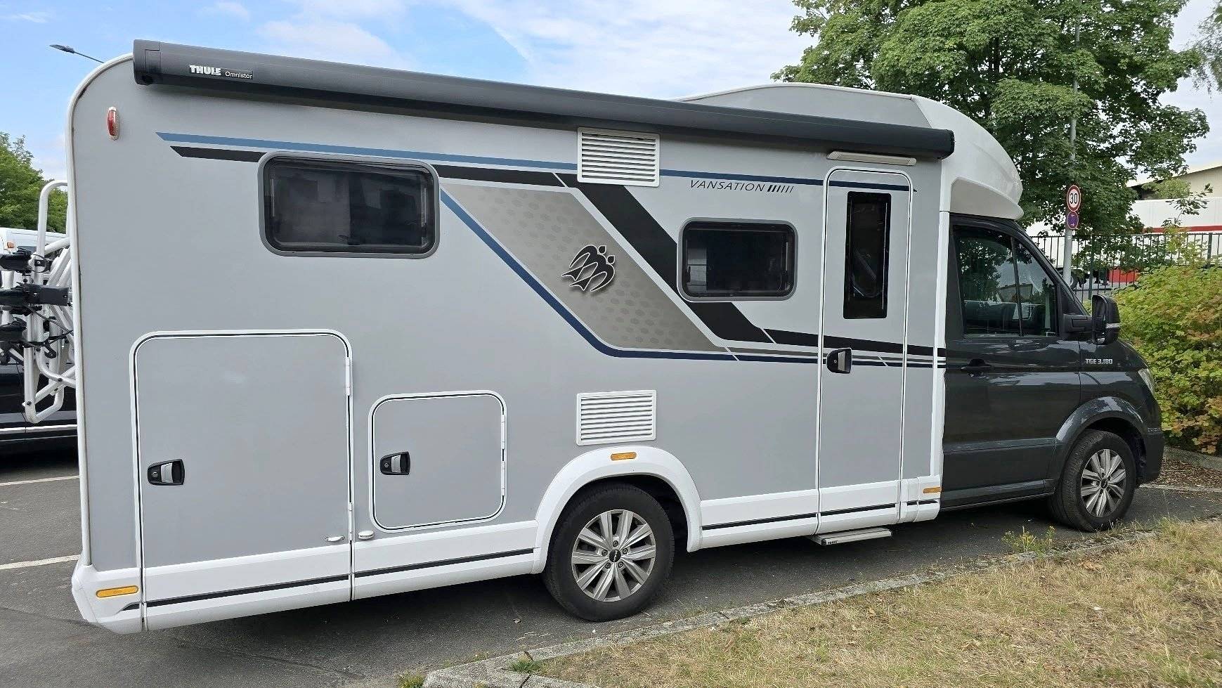 Front view from 3/4 Volkswagen - Yescapa