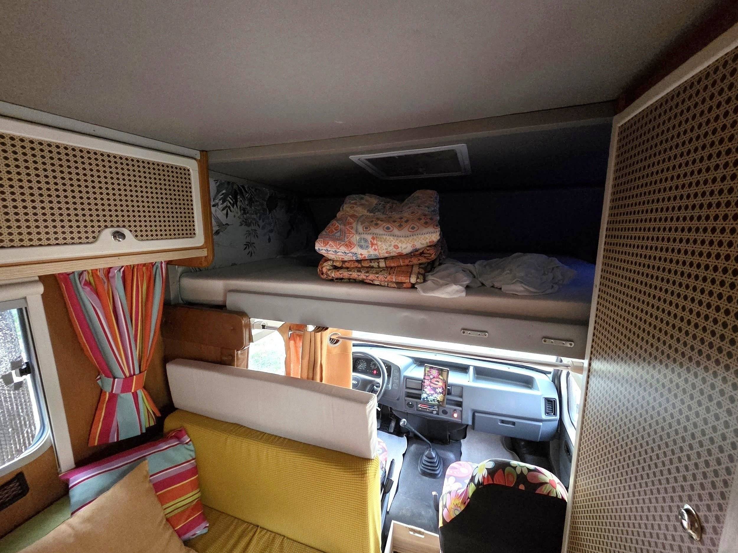 Letti Ford Transit 2,5 l 76 ch - Yescapa