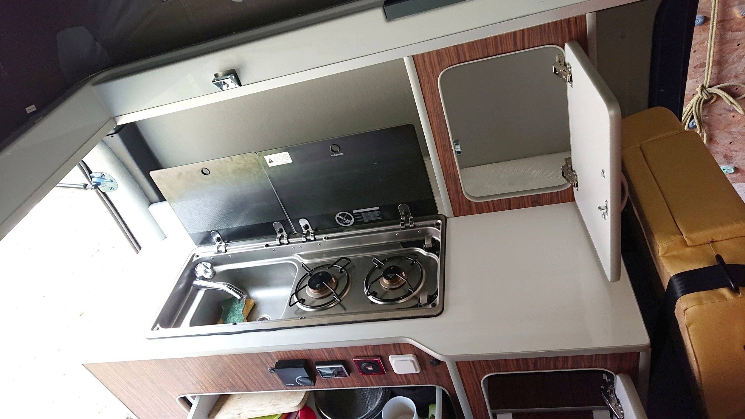 Kitchenette Renault Renault Trafic III 2.0L DCI 170CV EDC - Yescapa