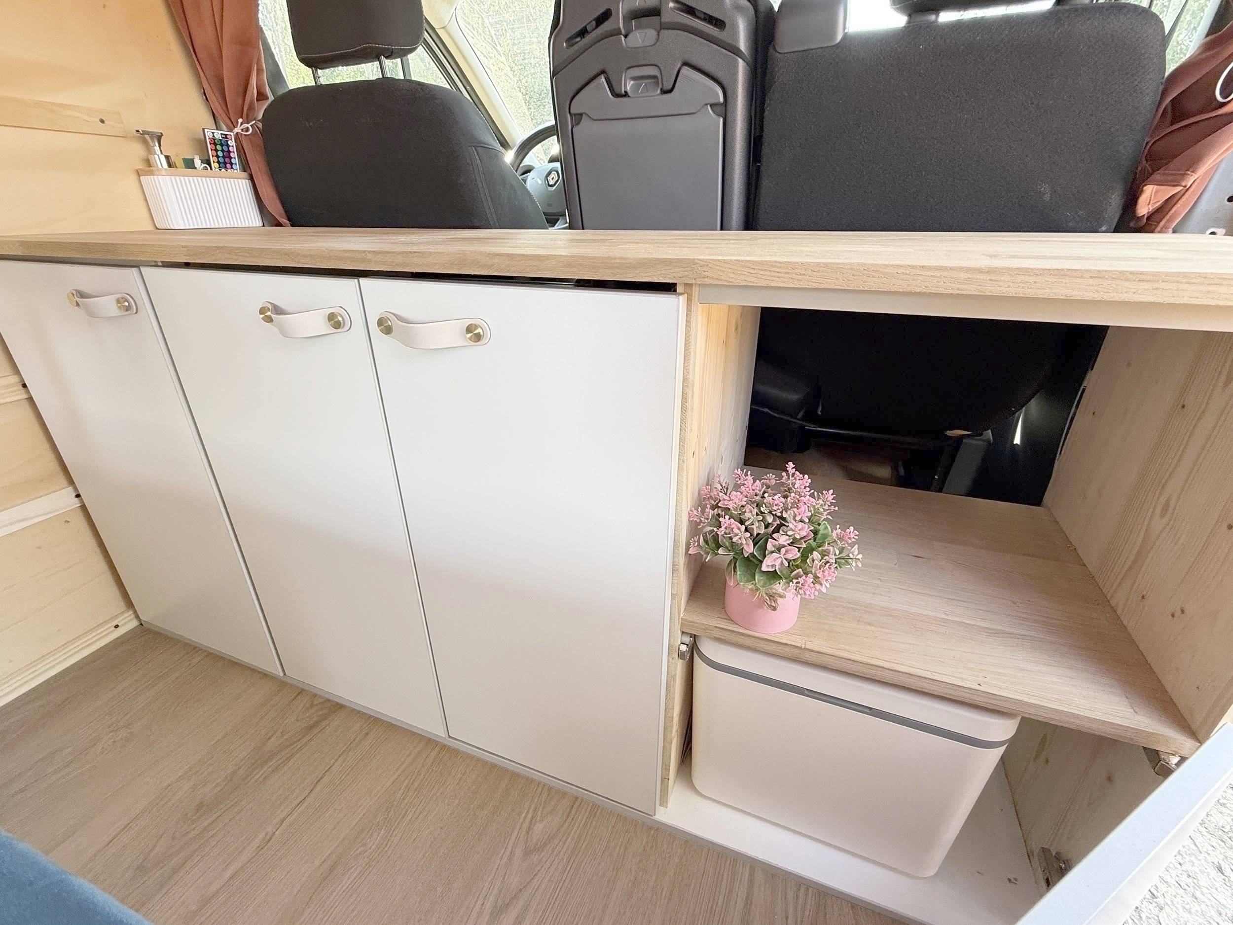 Couchages Renault Trafic 1,6 l 120 ch - Yescapa